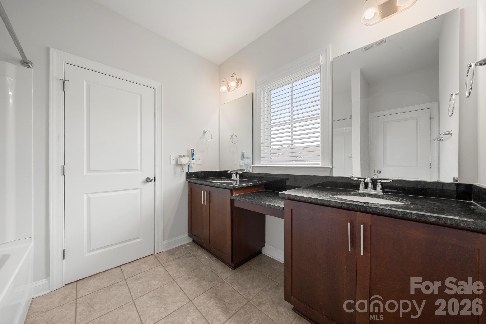 5005 Alexander Manor Drive Property Photo 33