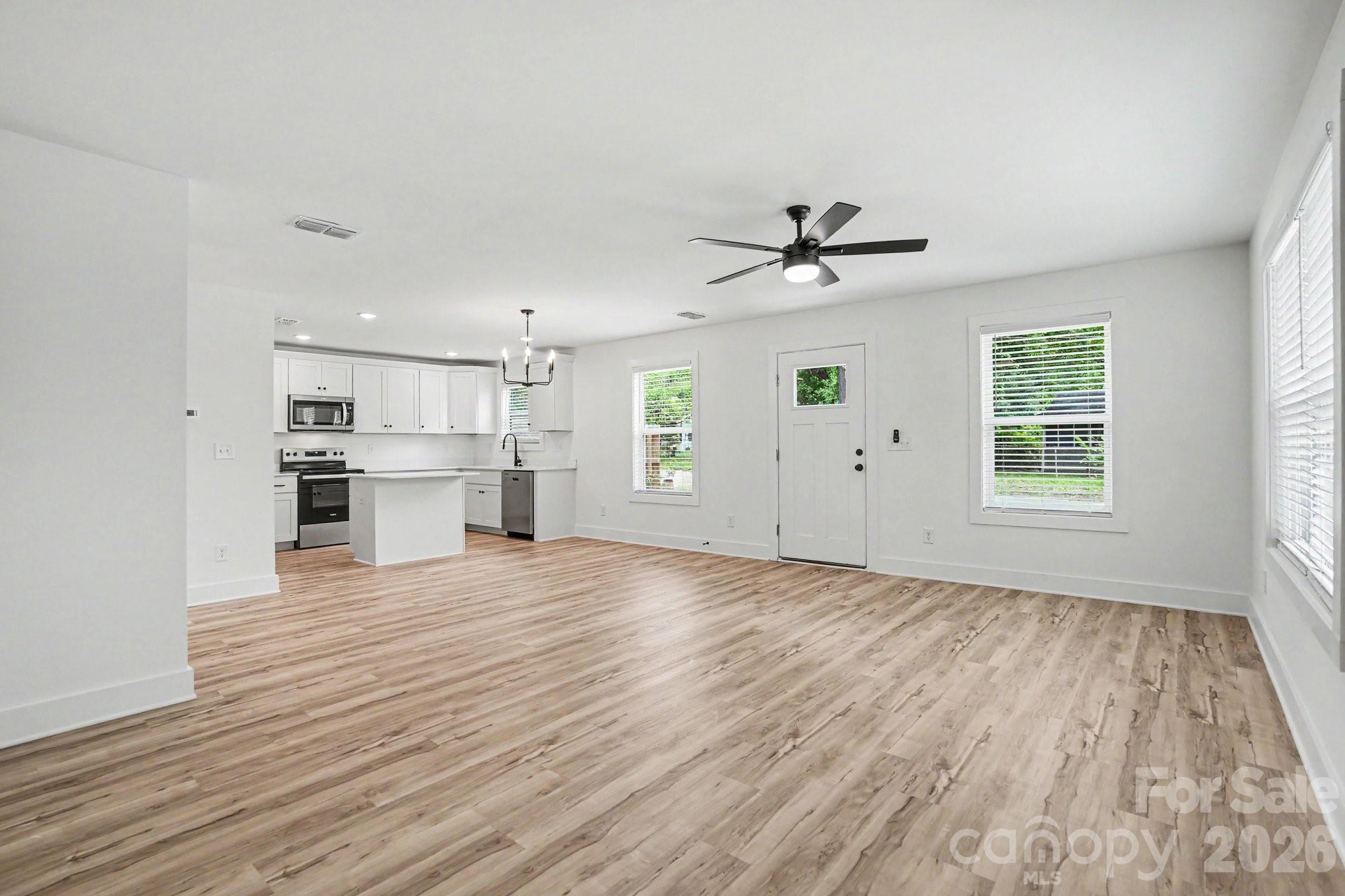 811 Evening Shade Lane Property Photo 4