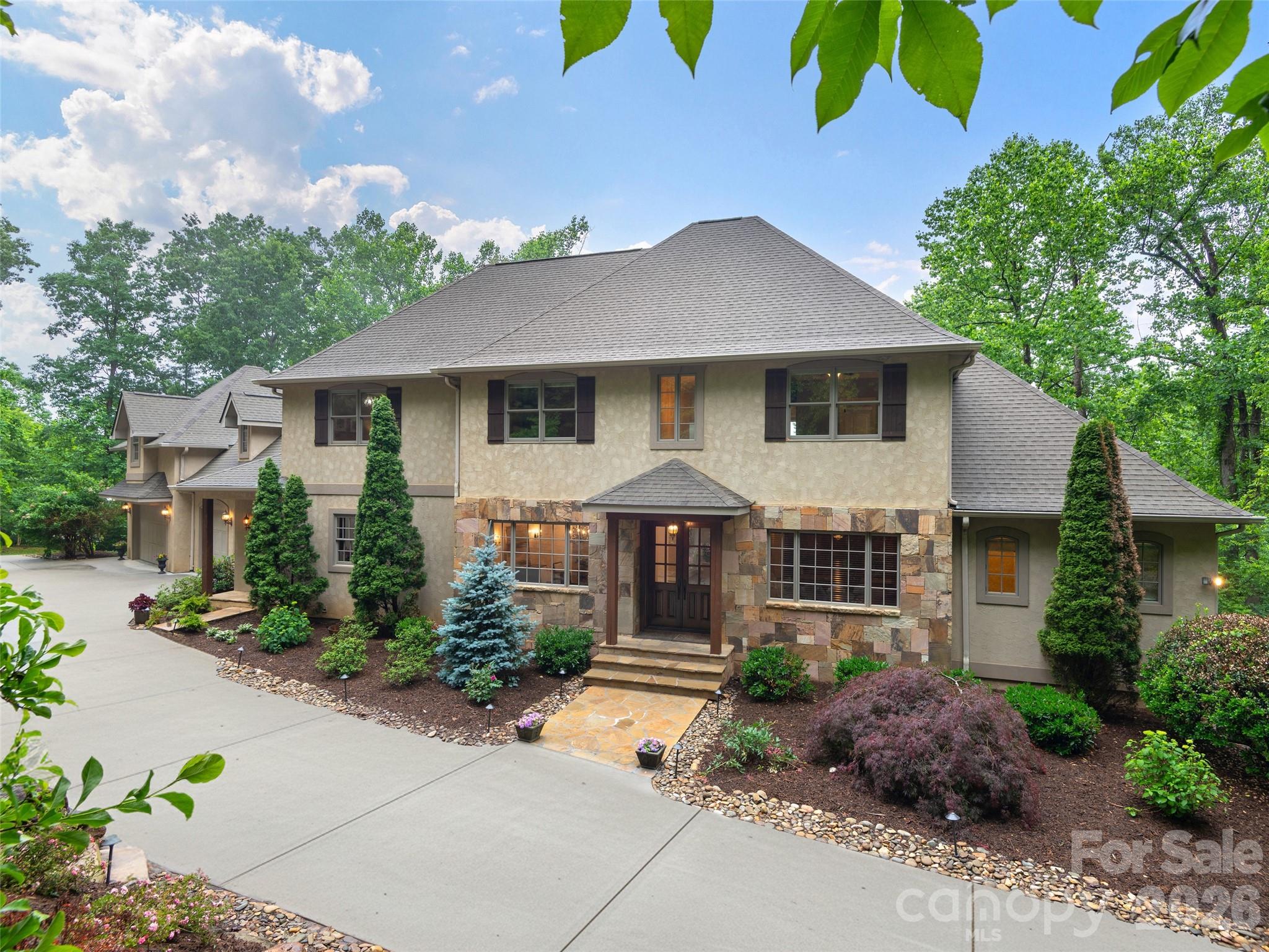 433 Coopers Hawk Drive Property Photo 2