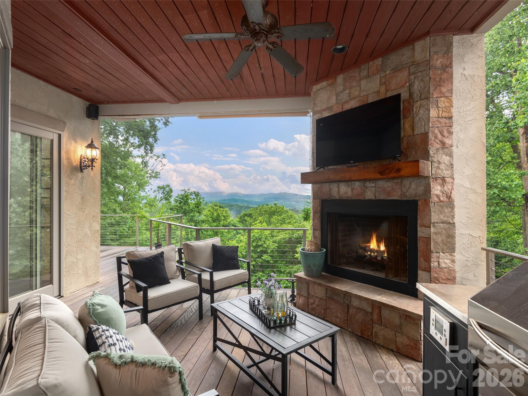 433 Coopers Hawk Drive Property Photo 10