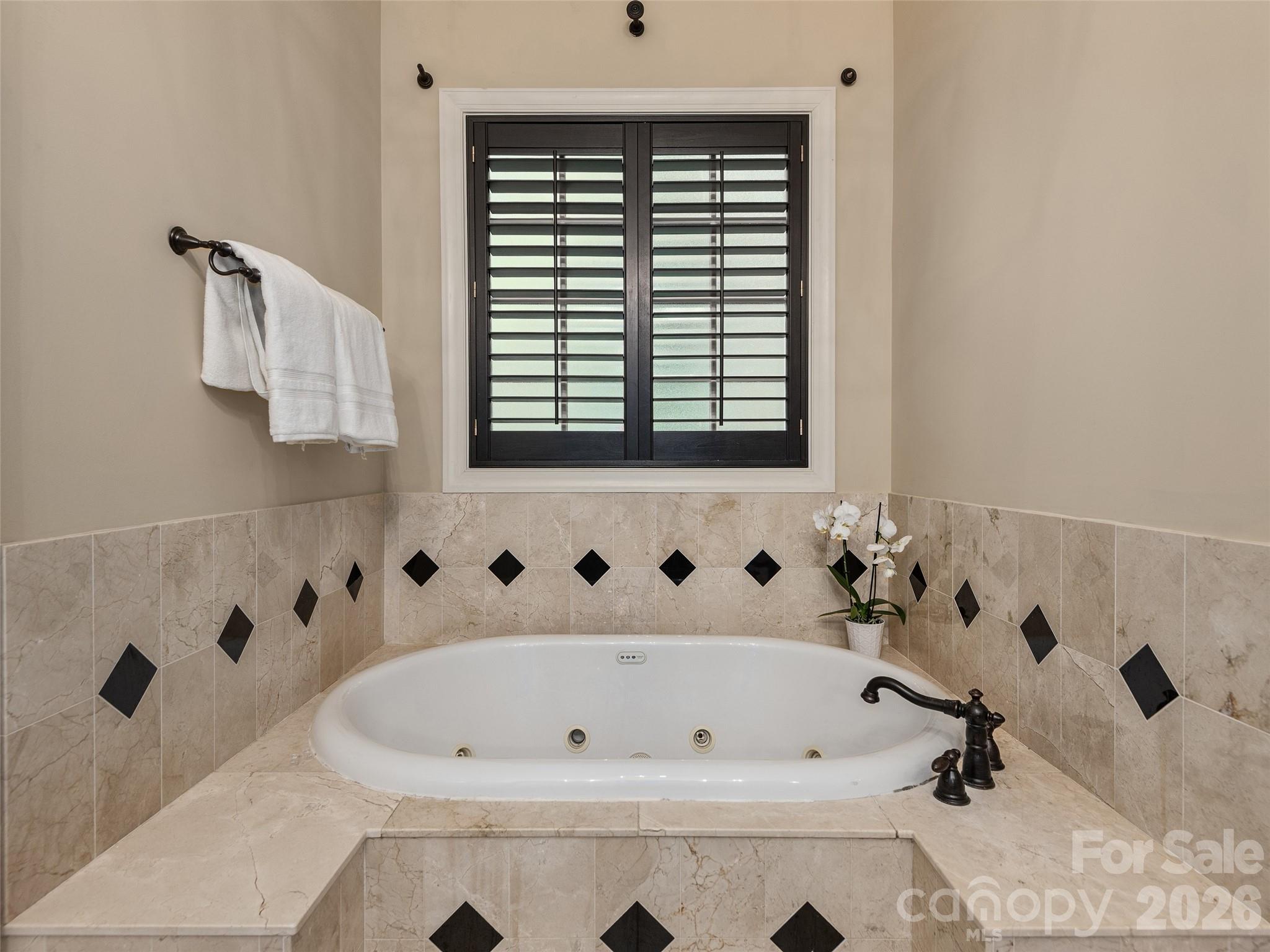 433 Coopers Hawk Drive Property Photo 22
