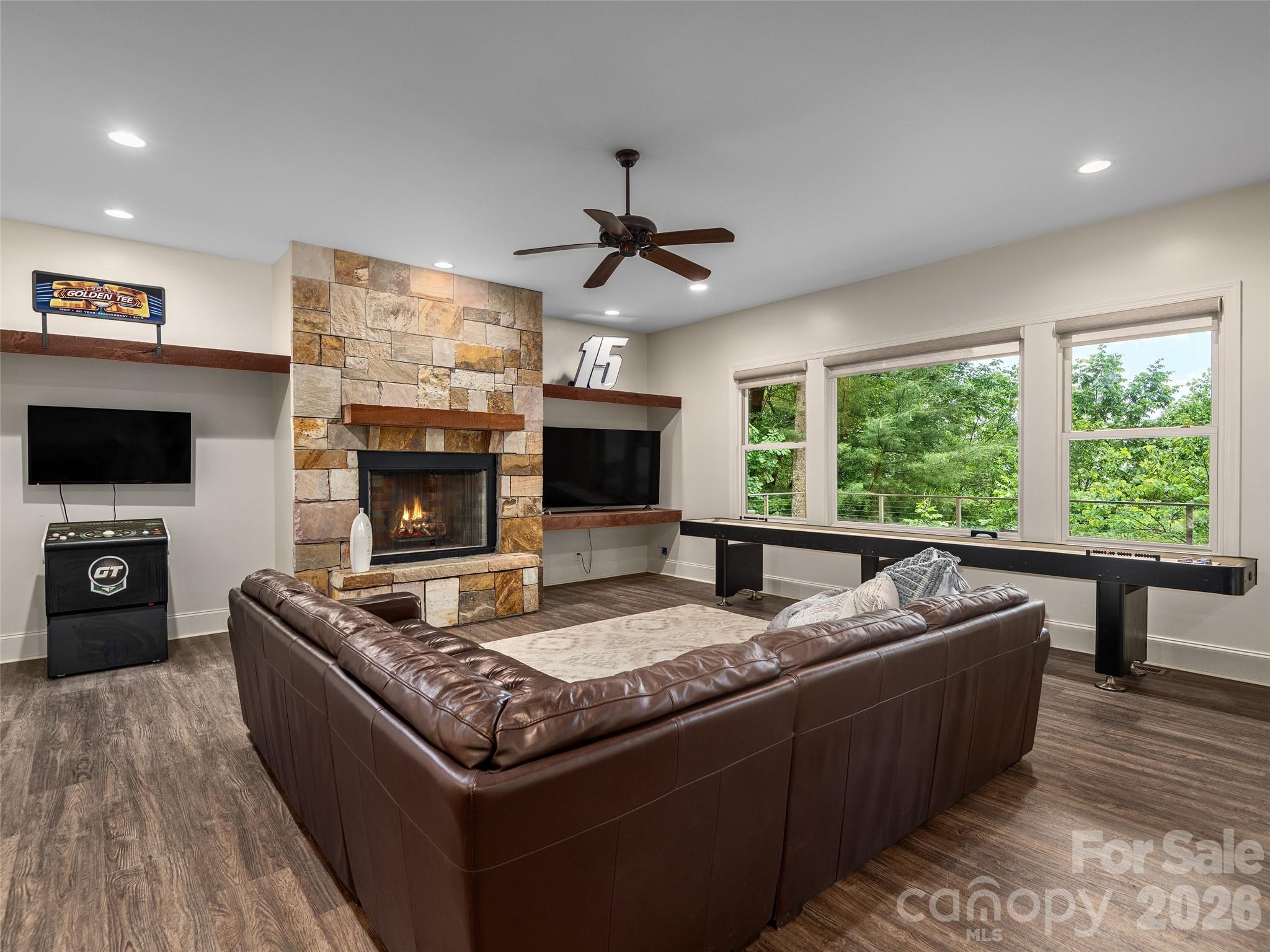 433 Coopers Hawk Drive Property Photo 35