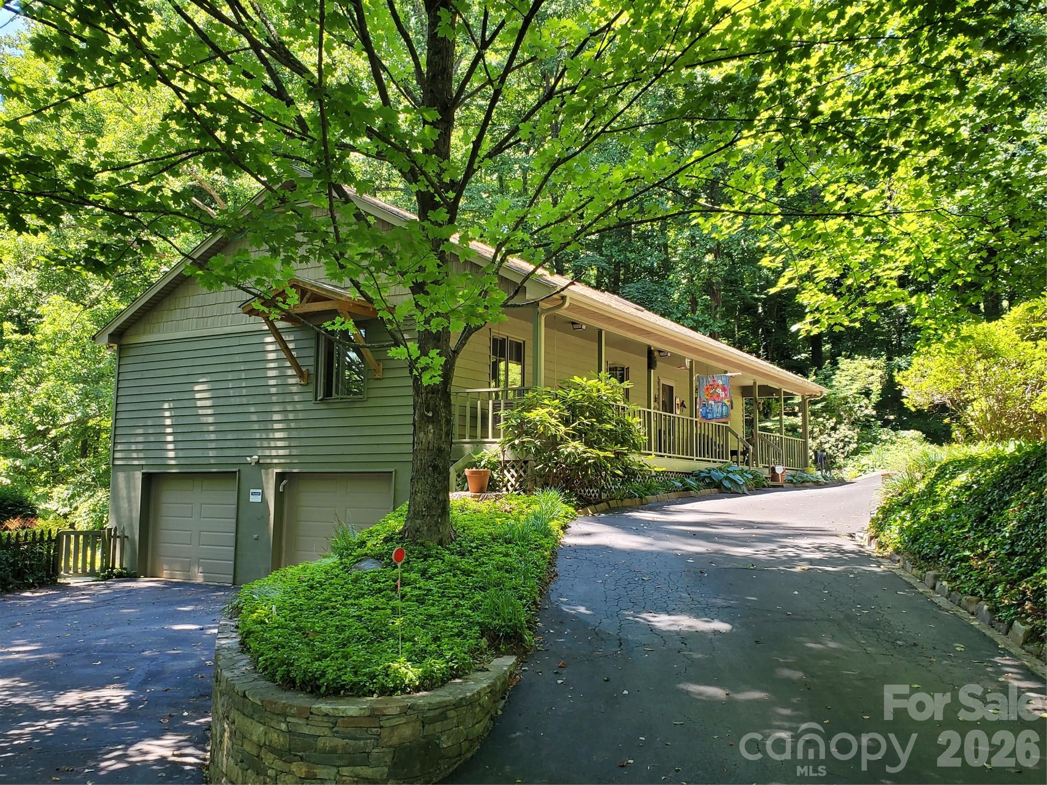 383 Ravenwood Lane 28/31 Property Photo 1