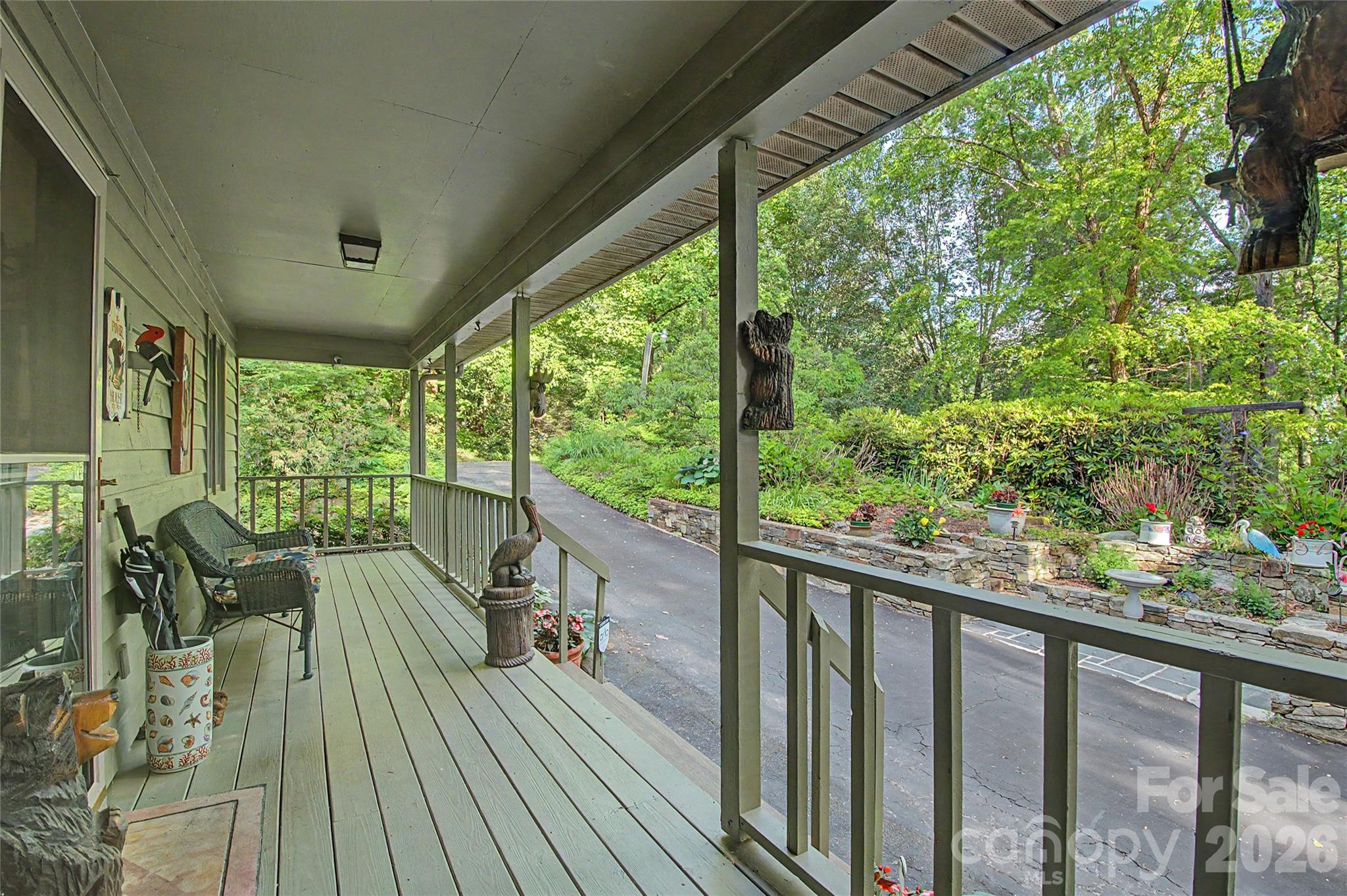 383 Ravenwood Lane 28/31 Property Photo 7