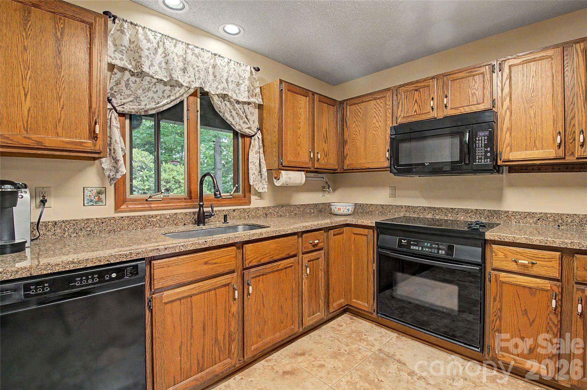 383 Ravenwood Lane 28/31 Property Photo 15
