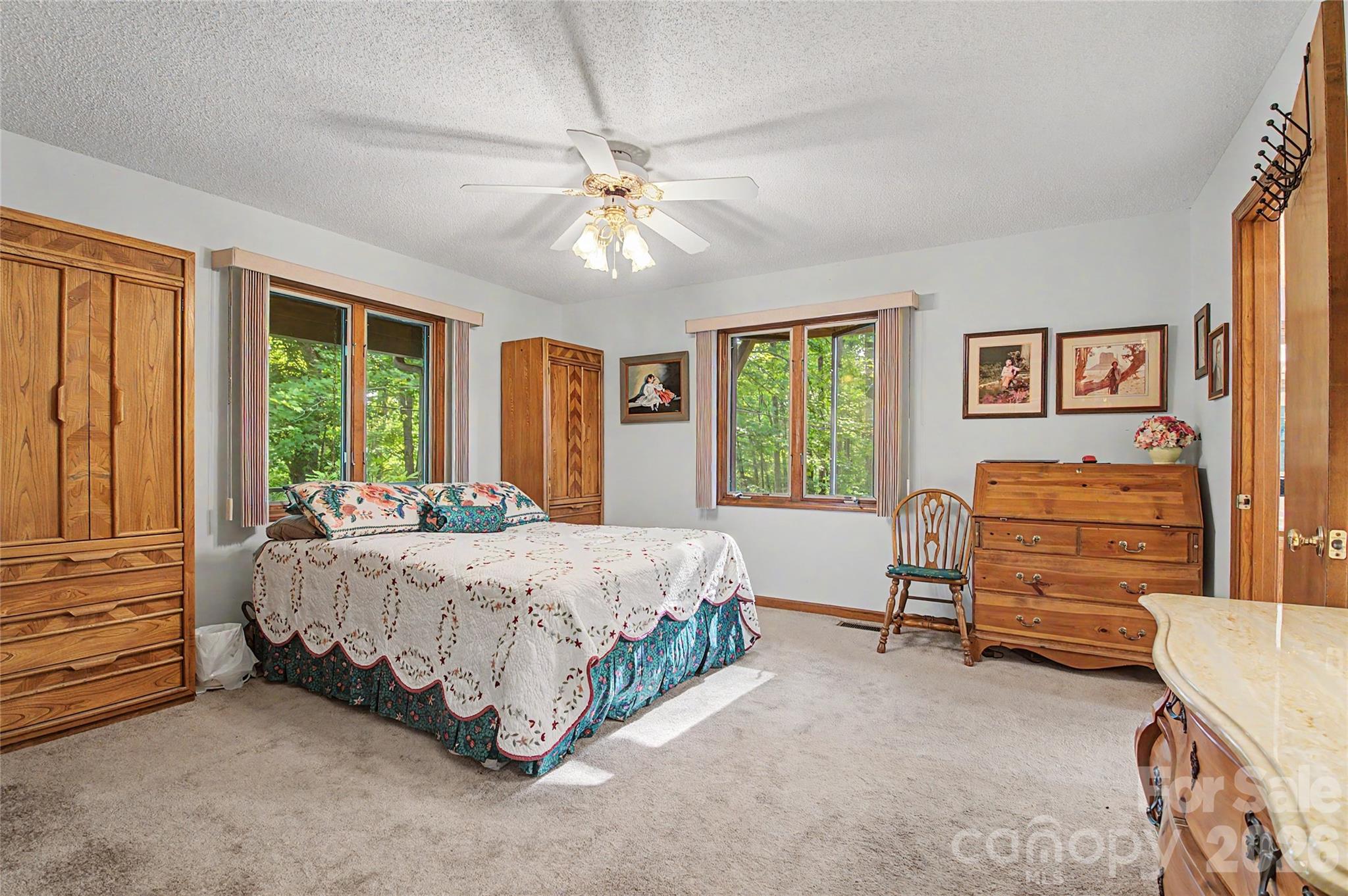383 Ravenwood Lane 28/31 Property Photo 23
