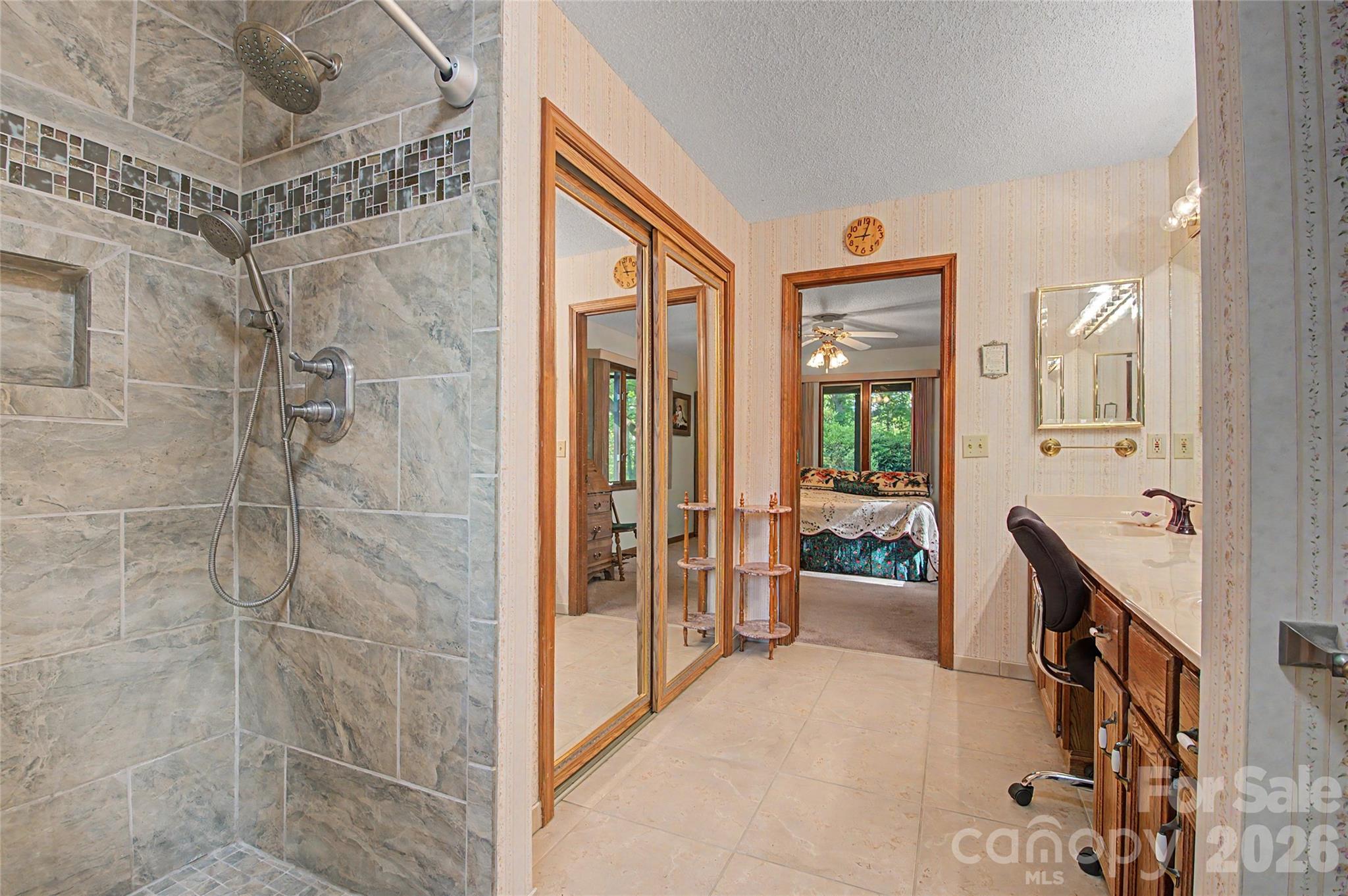 383 Ravenwood Lane 28/31 Property Photo 25