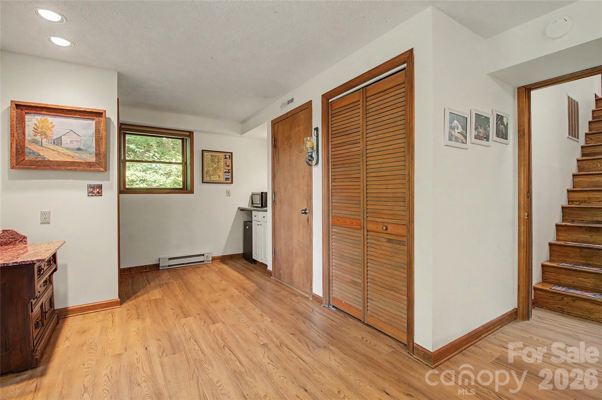 383 Ravenwood Lane 28/31 Property Photo 37