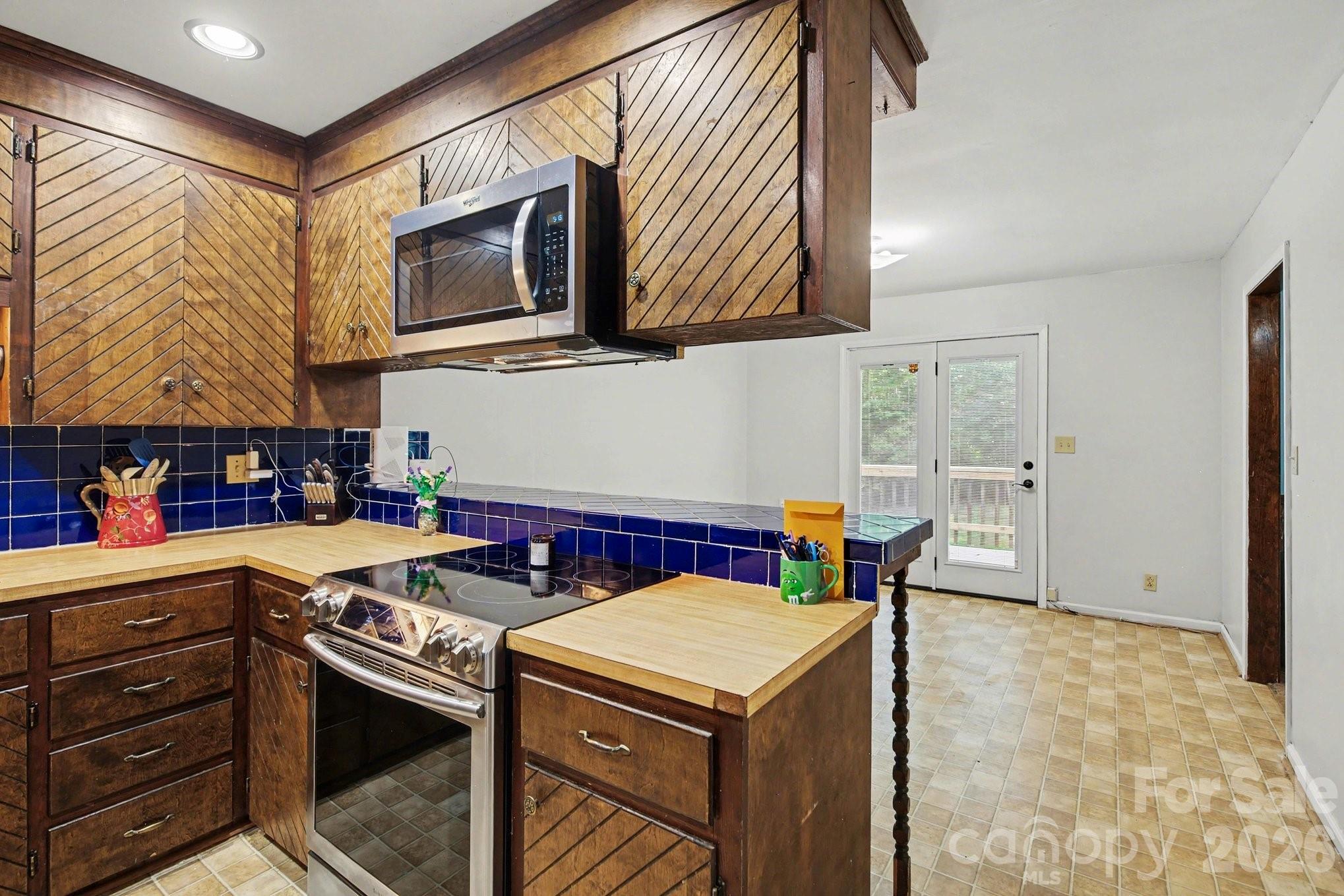270 Oakland Avenue Property Photo 8