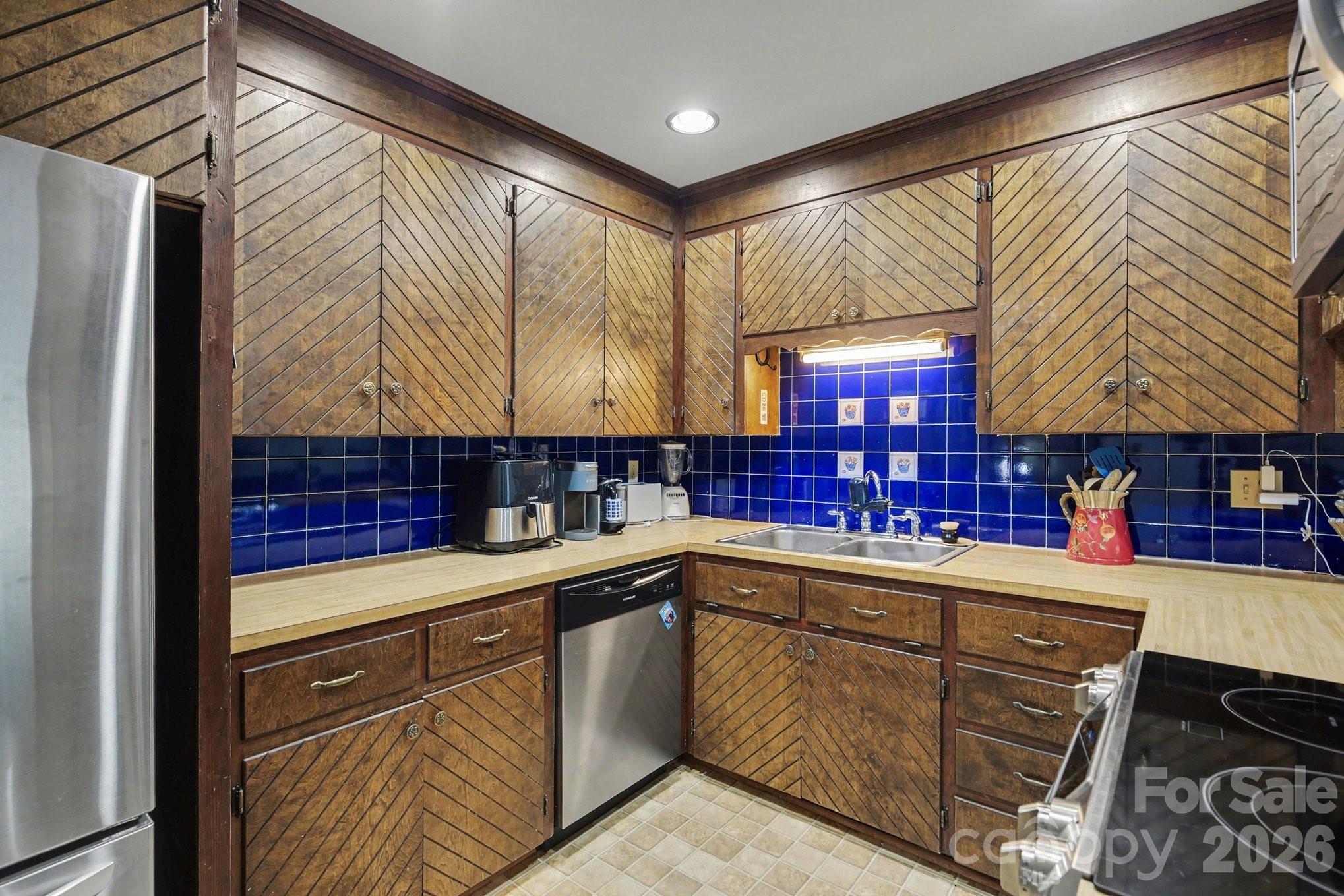 270 Oakland Avenue Property Photo 11