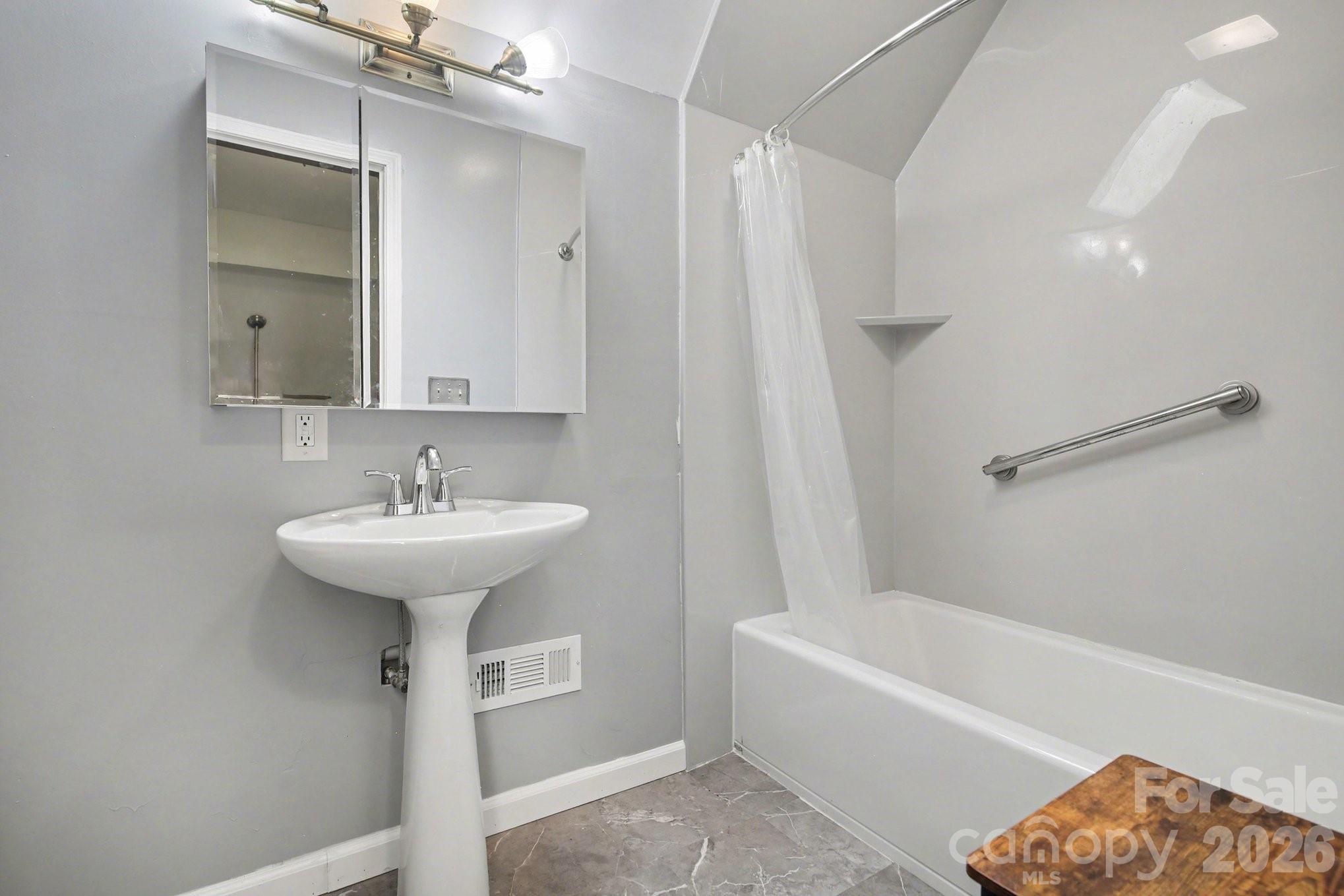 270 Oakland Avenue Property Photo 17