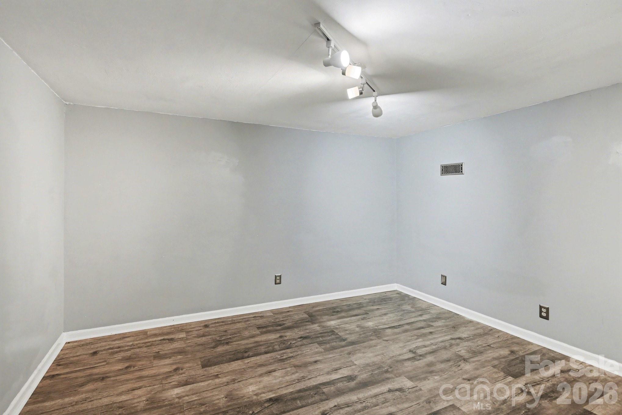 270 Oakland Avenue Property Photo 18