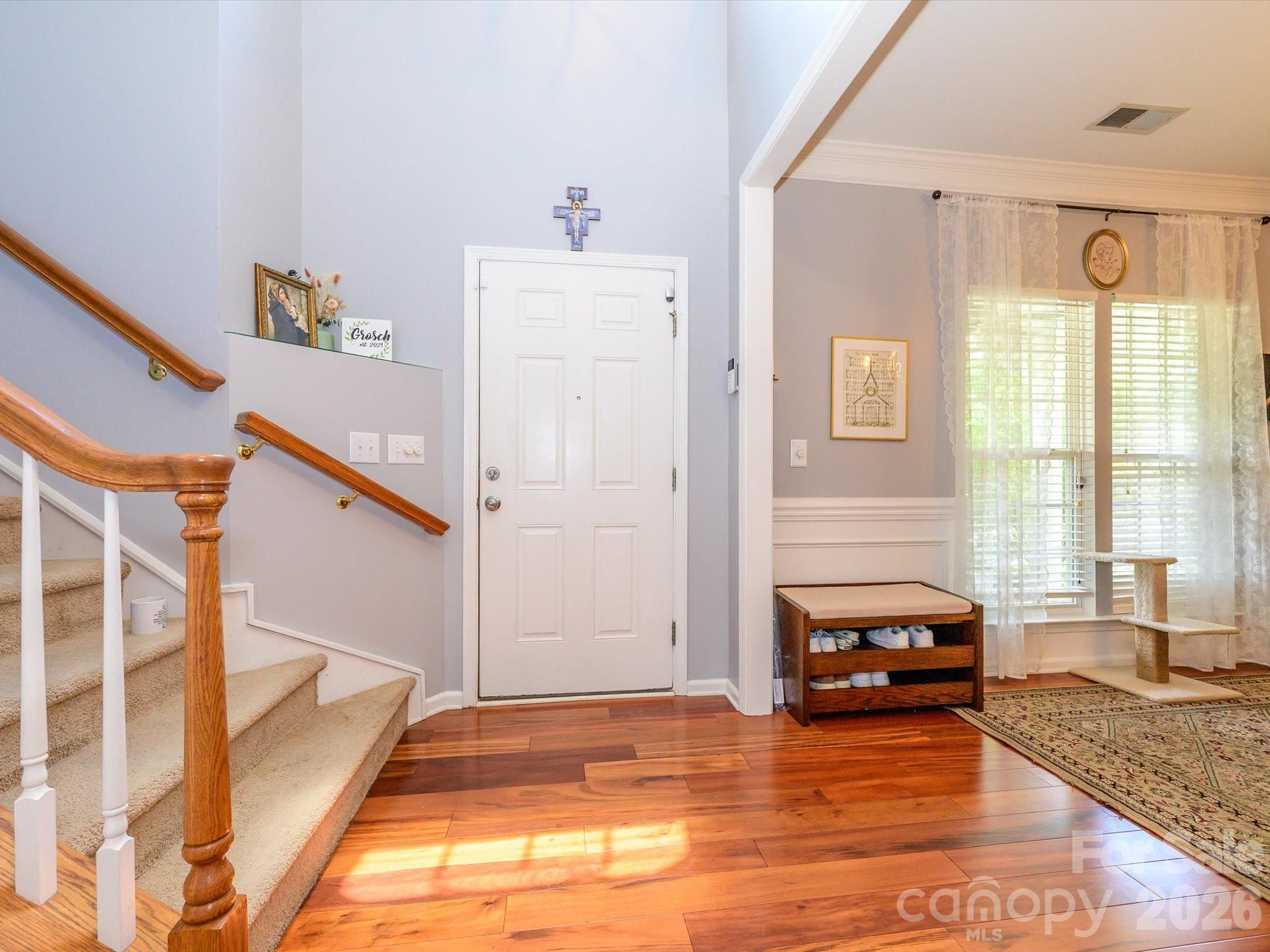 6815 Tanners Creek Drive Property Photo 3