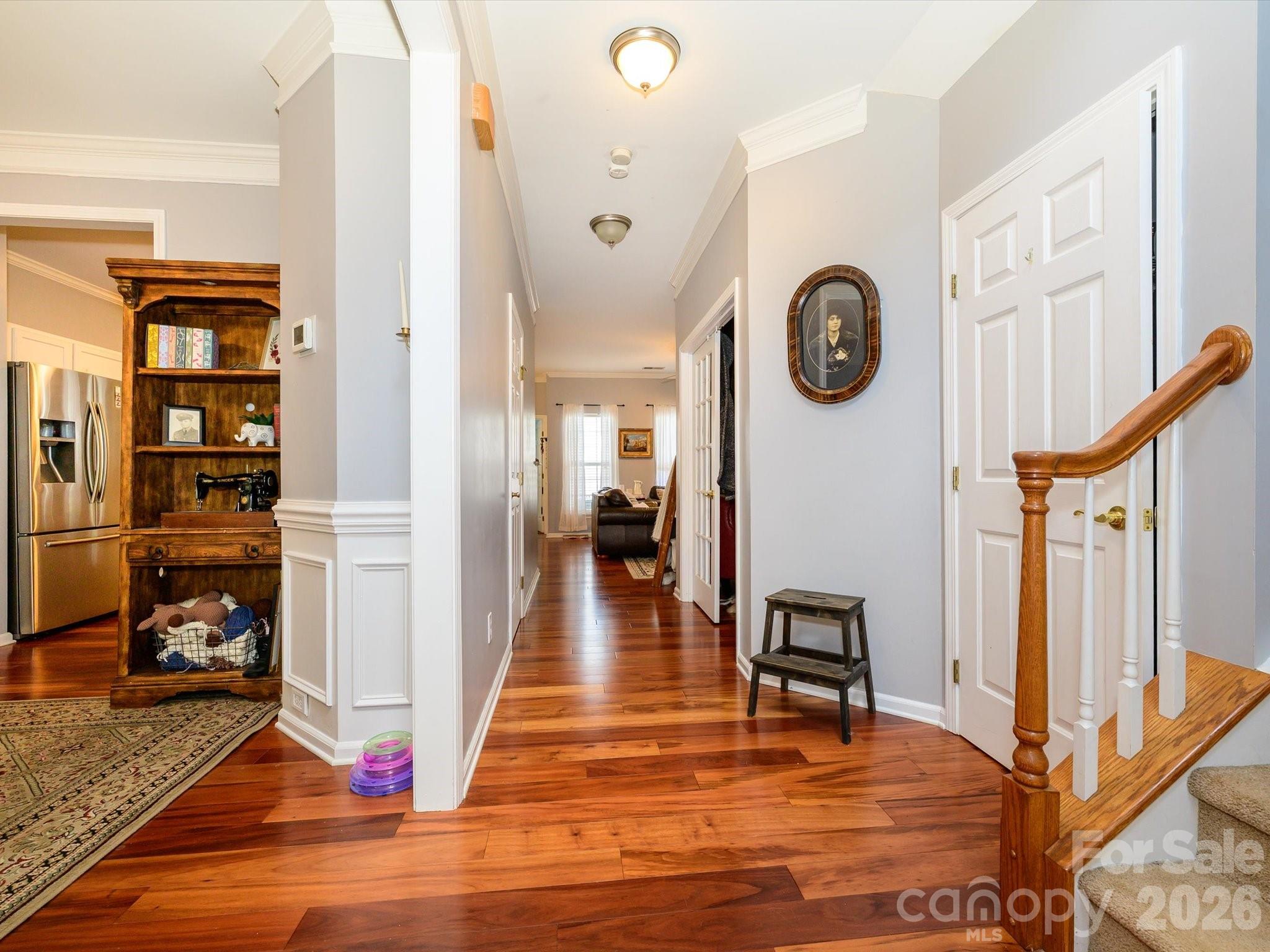 6815 Tanners Creek Drive Property Photo 4