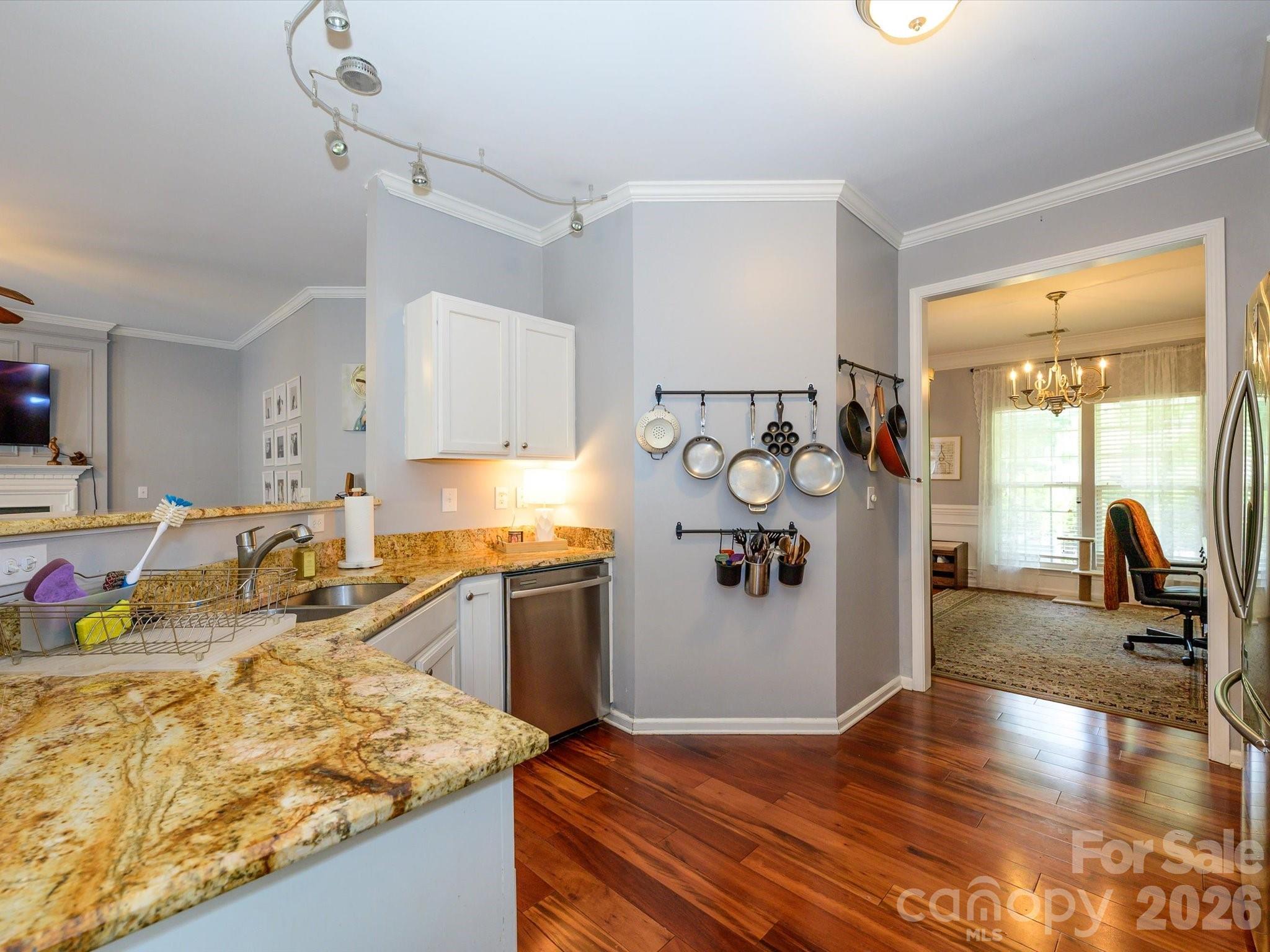 6815 Tanners Creek Drive Property Photo 11