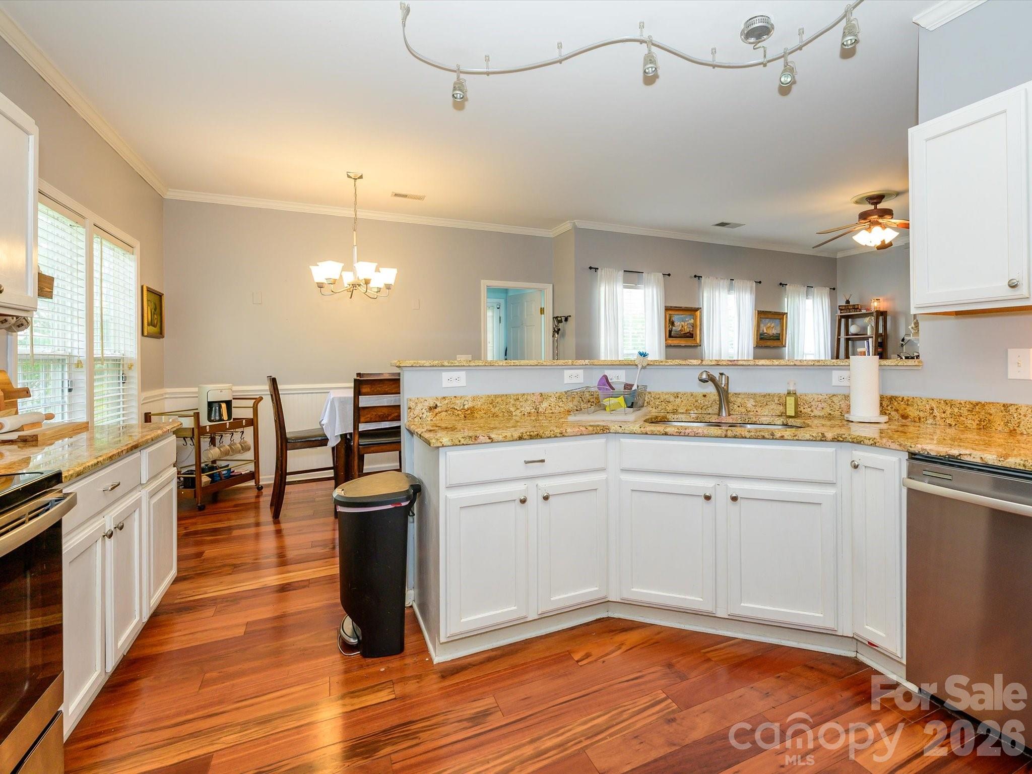 6815 Tanners Creek Drive Property Photo 12