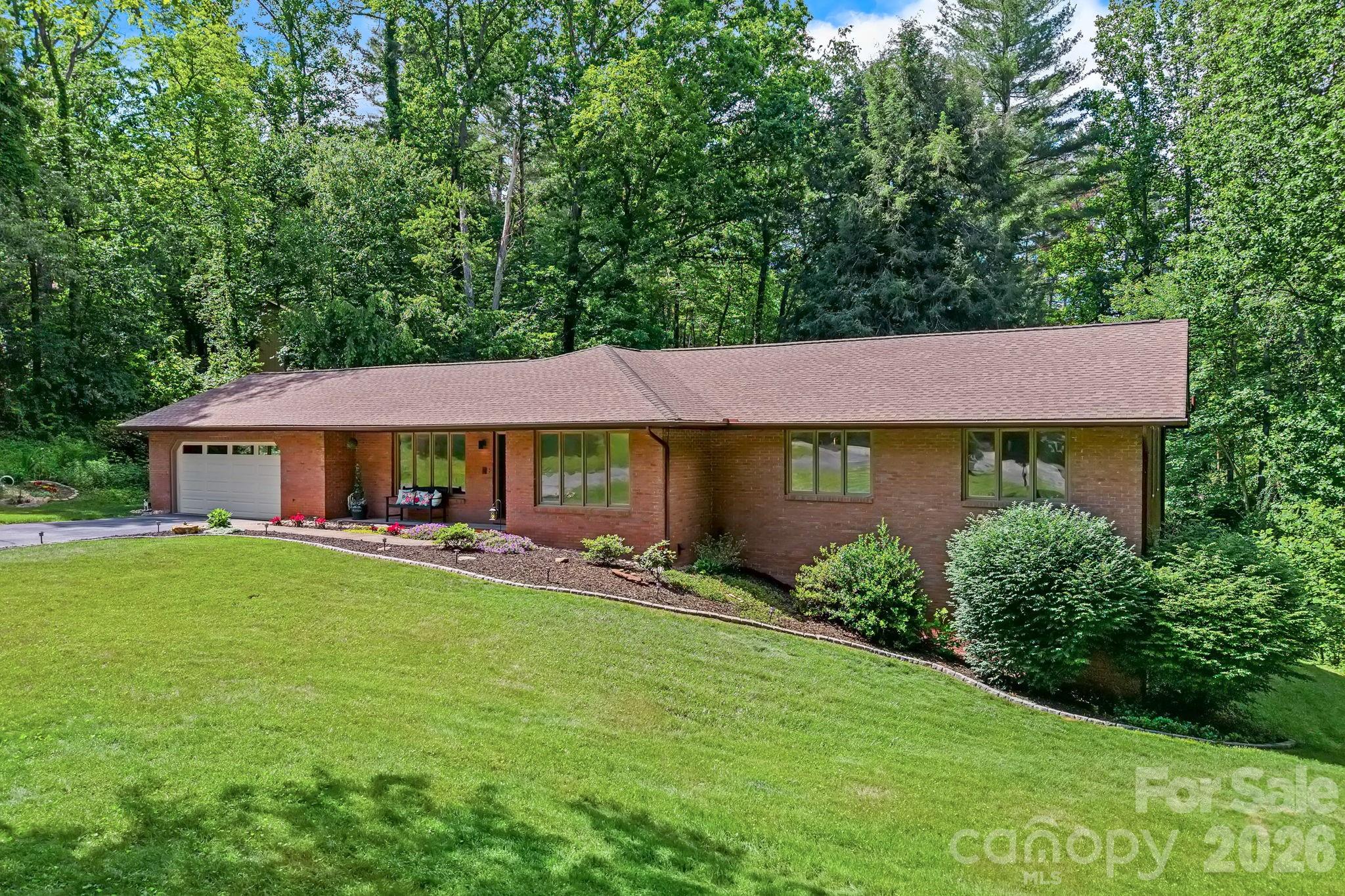 11 Grenadier Court Property Photo 1