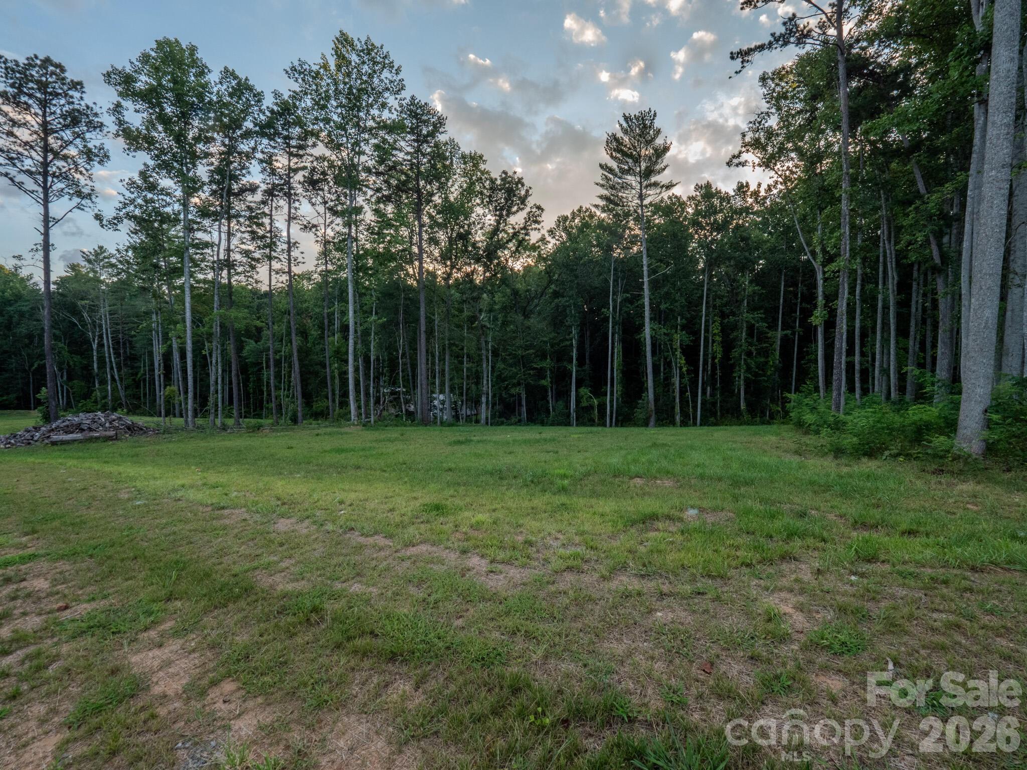 424 Irvine Drive Property Photo 2