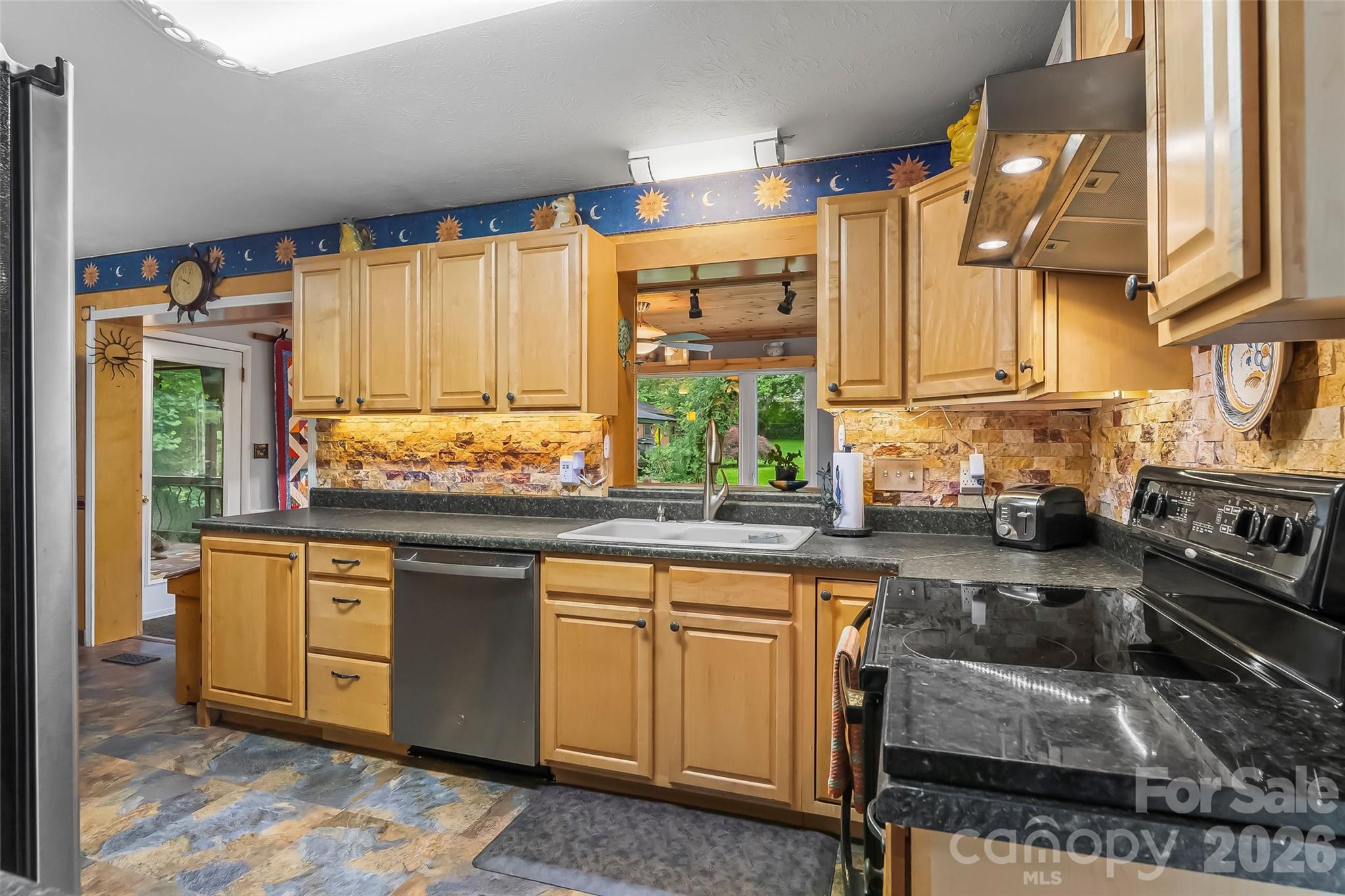 10 Oak Leaf Lane Property Photo 7