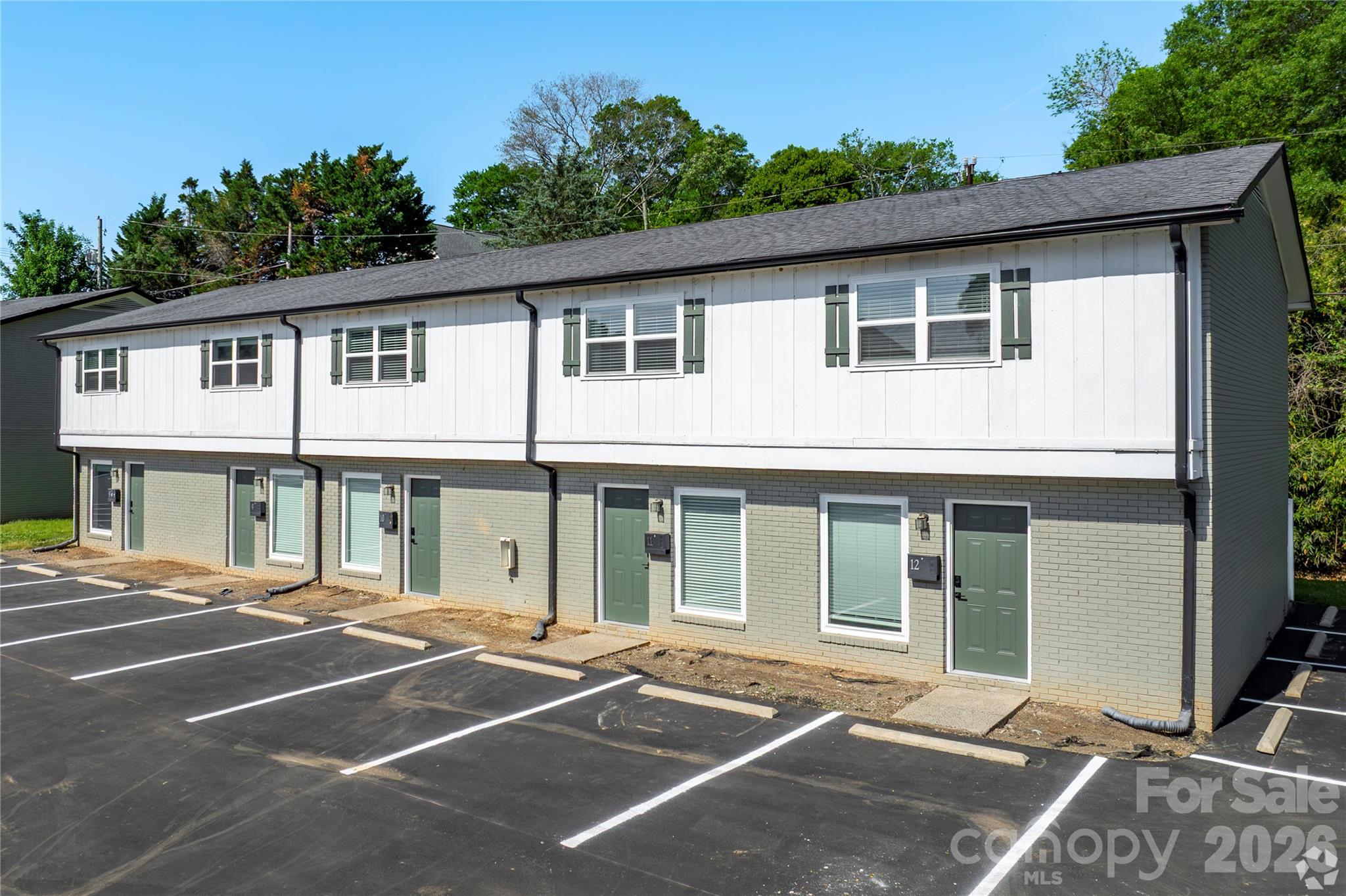 300 E Charlotte Avenue Property Photo 3