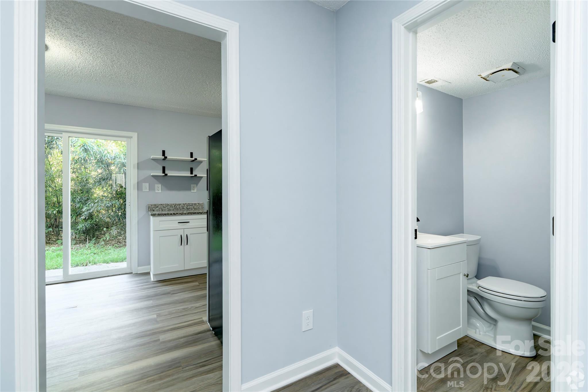 300 E Charlotte Avenue Property Photo 7