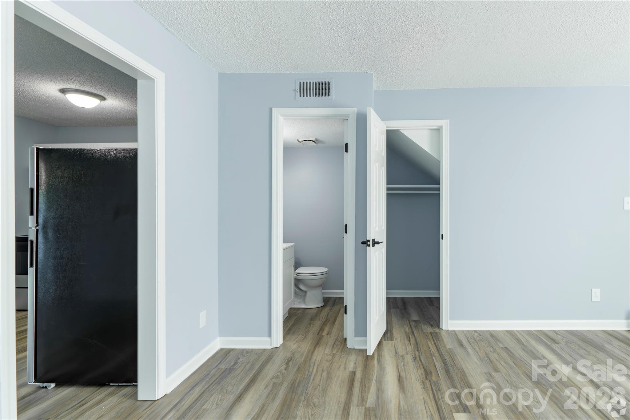 300 E Charlotte Avenue Property Photo 8