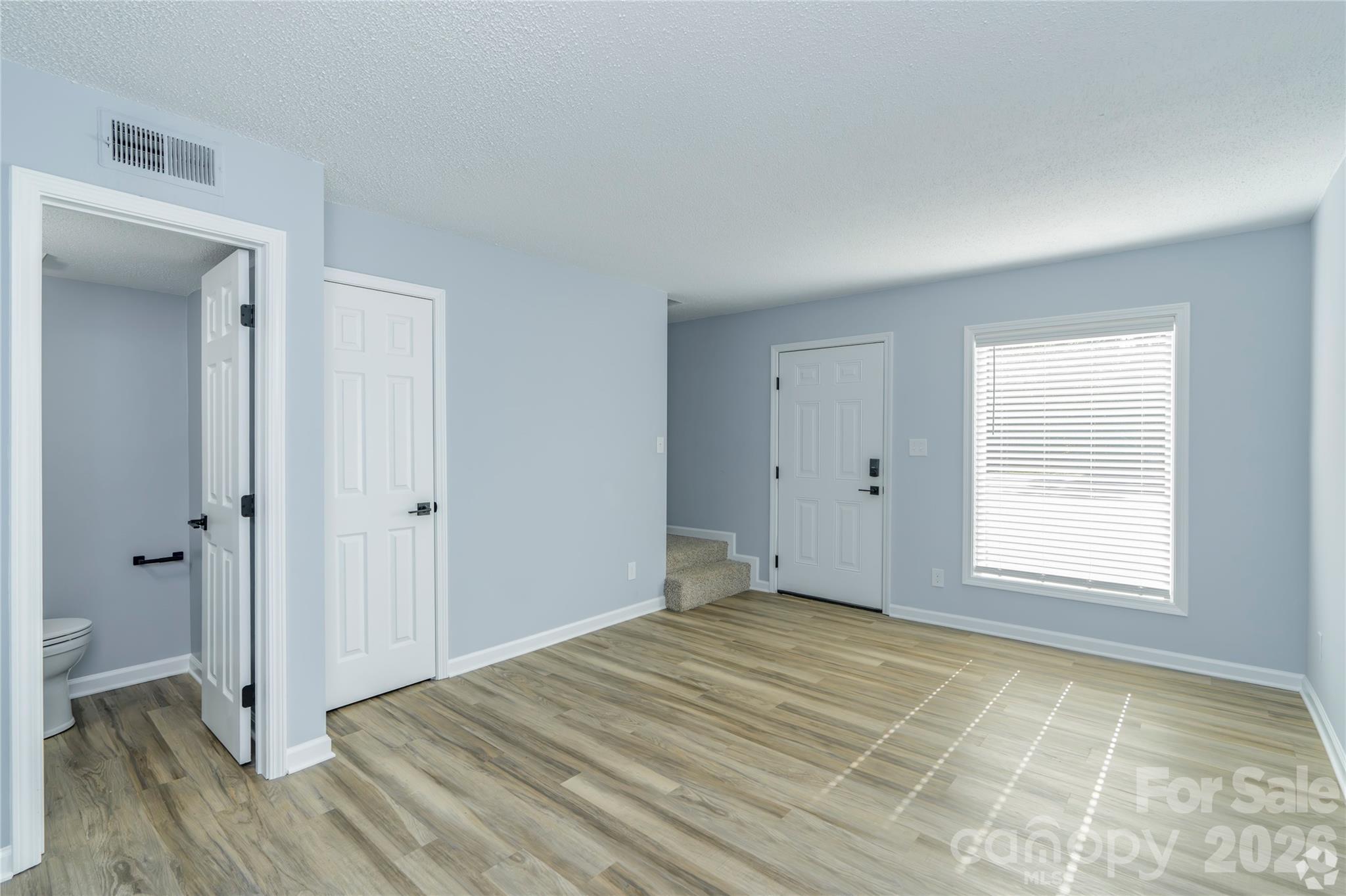 300 E Charlotte Avenue Property Photo 9