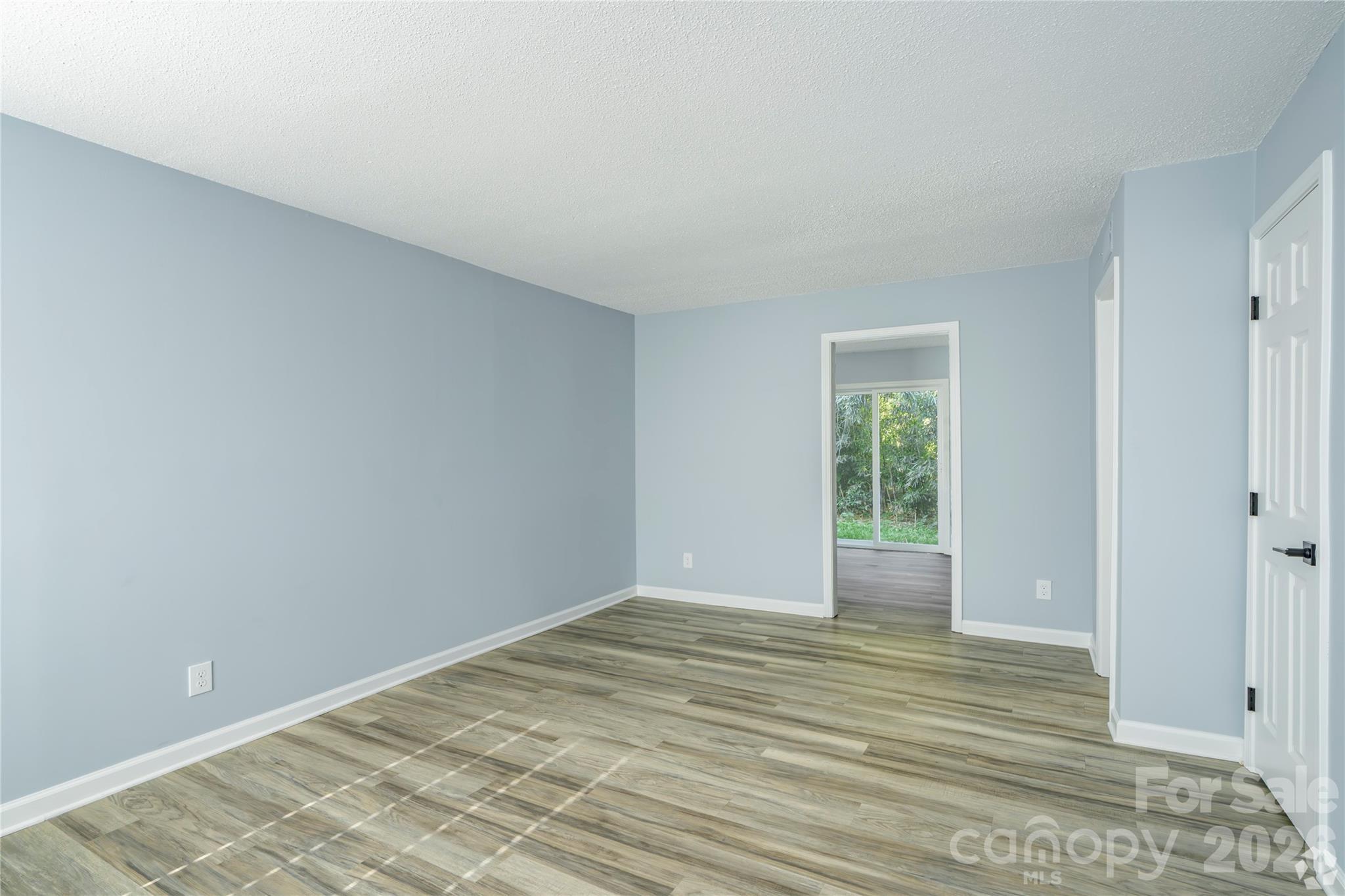 300 E Charlotte Avenue Property Photo 10