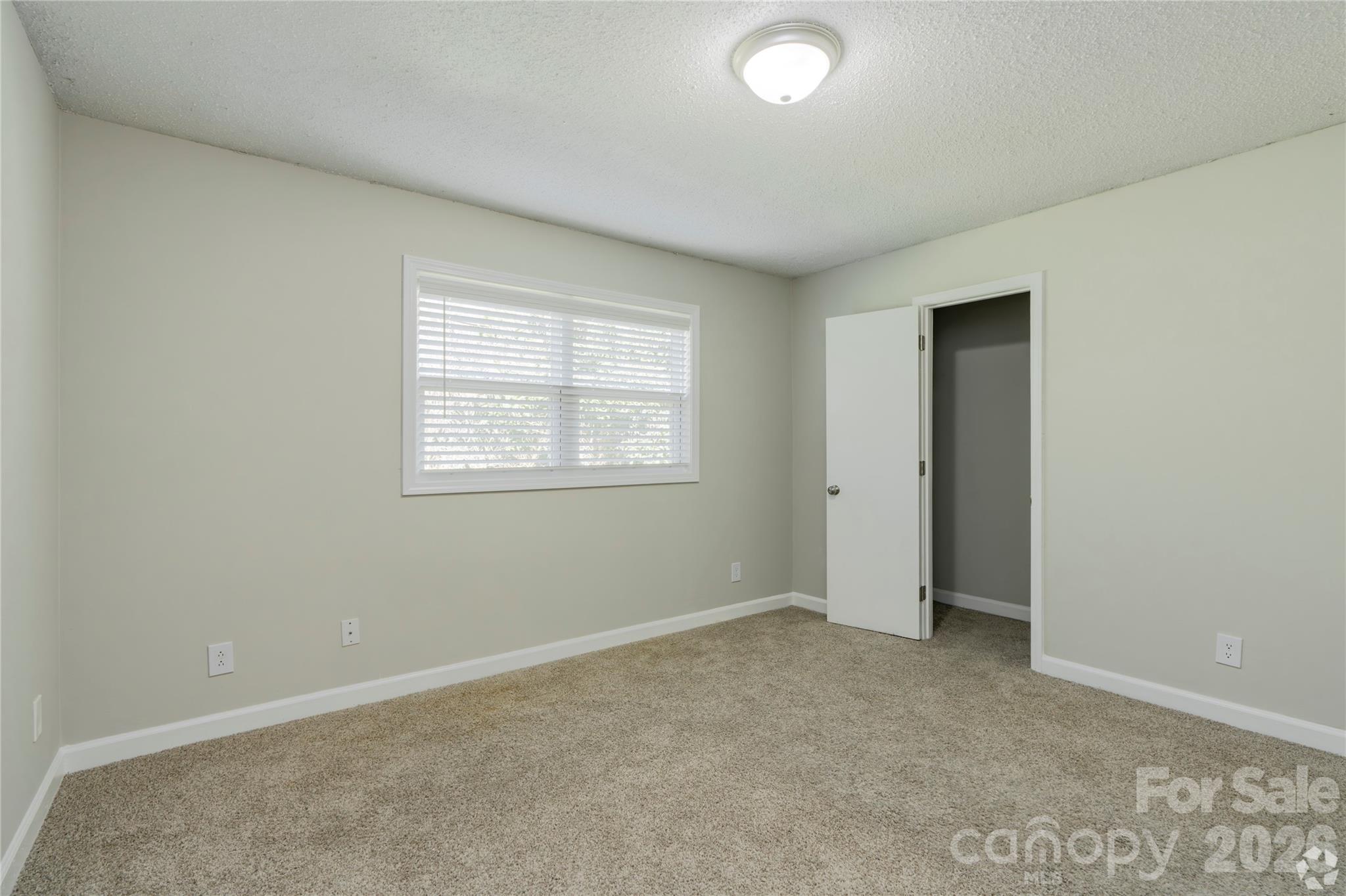 300 E Charlotte Avenue Property Photo 12