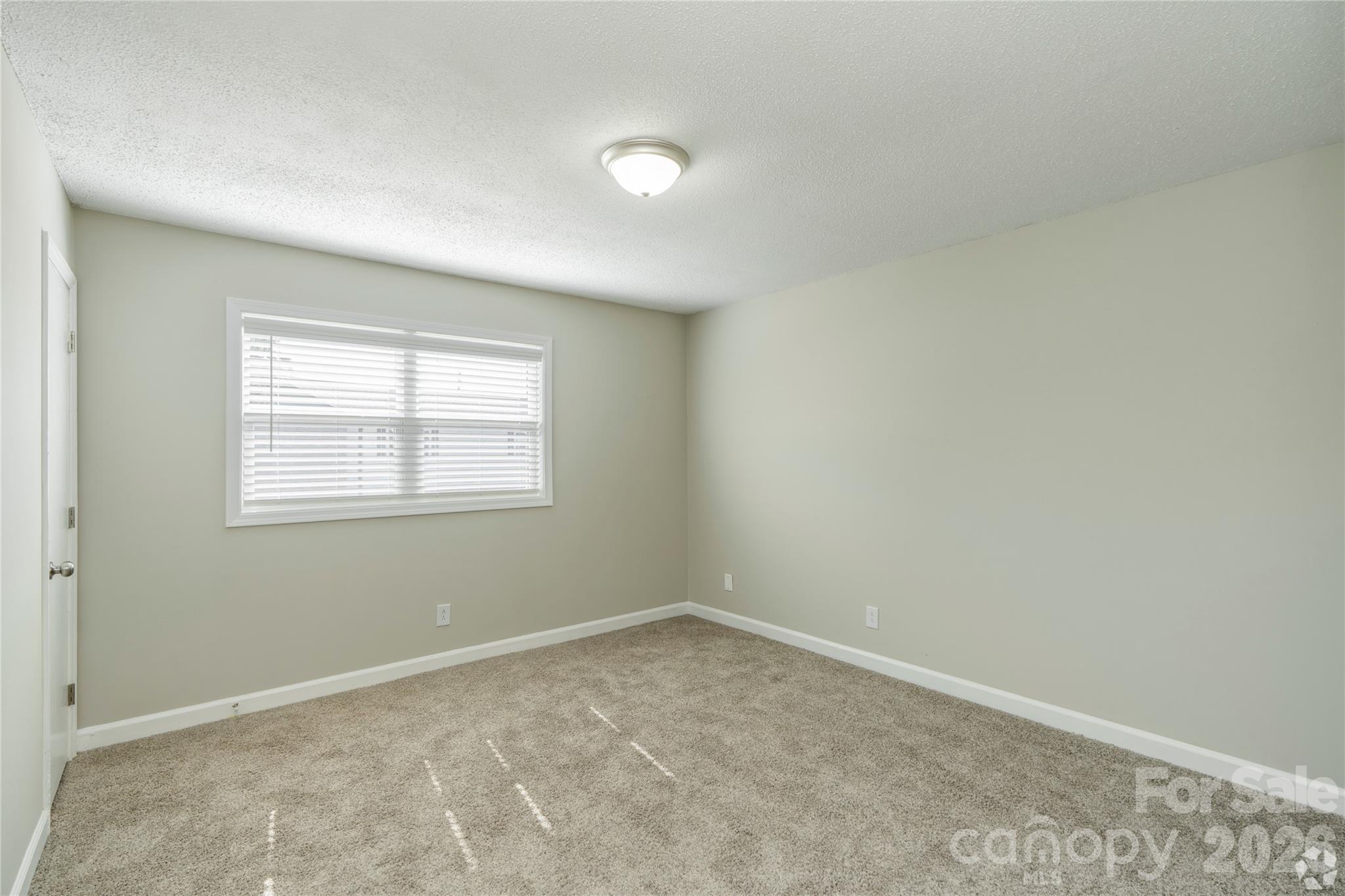 300 E Charlotte Avenue Property Photo 13