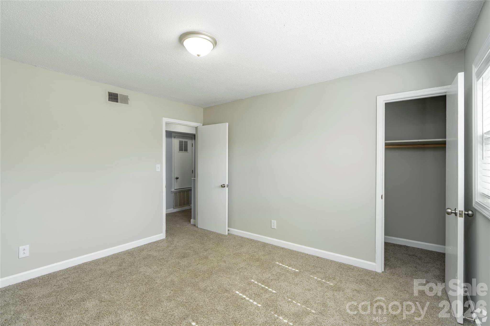 300 E Charlotte Avenue Property Photo 14