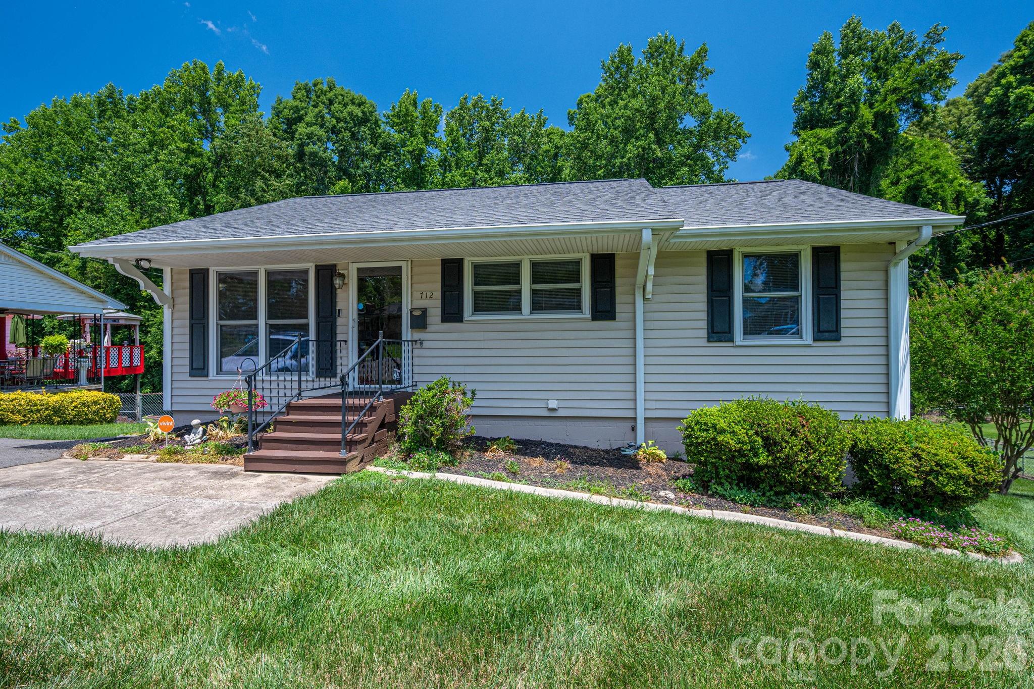 712 Crestwood Avenue Property Photo 1