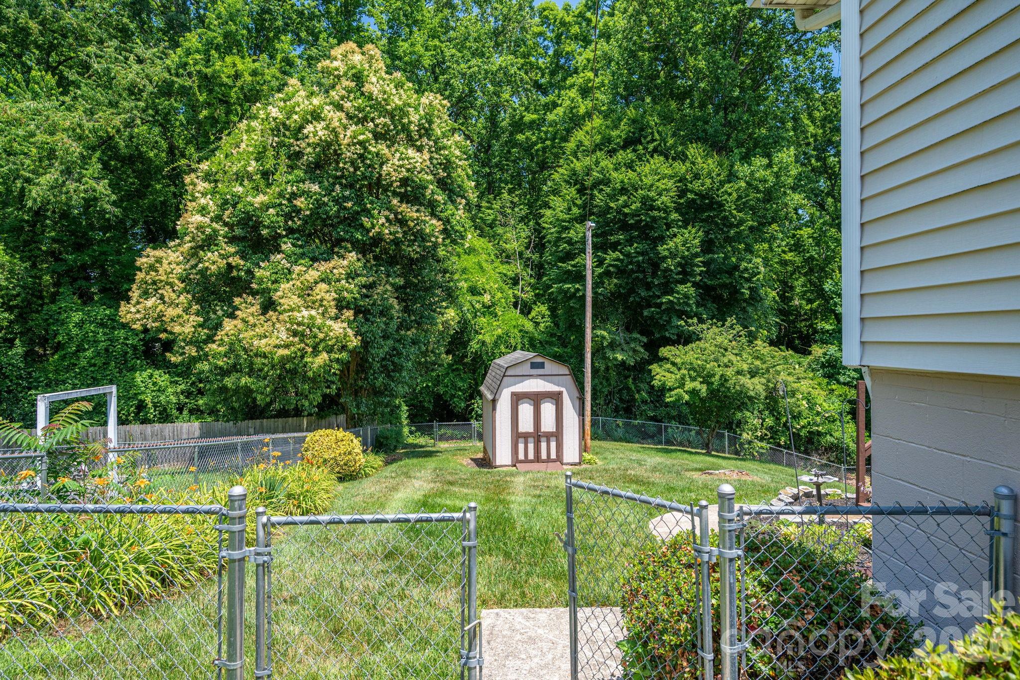 712 Crestwood Avenue Property Photo 3