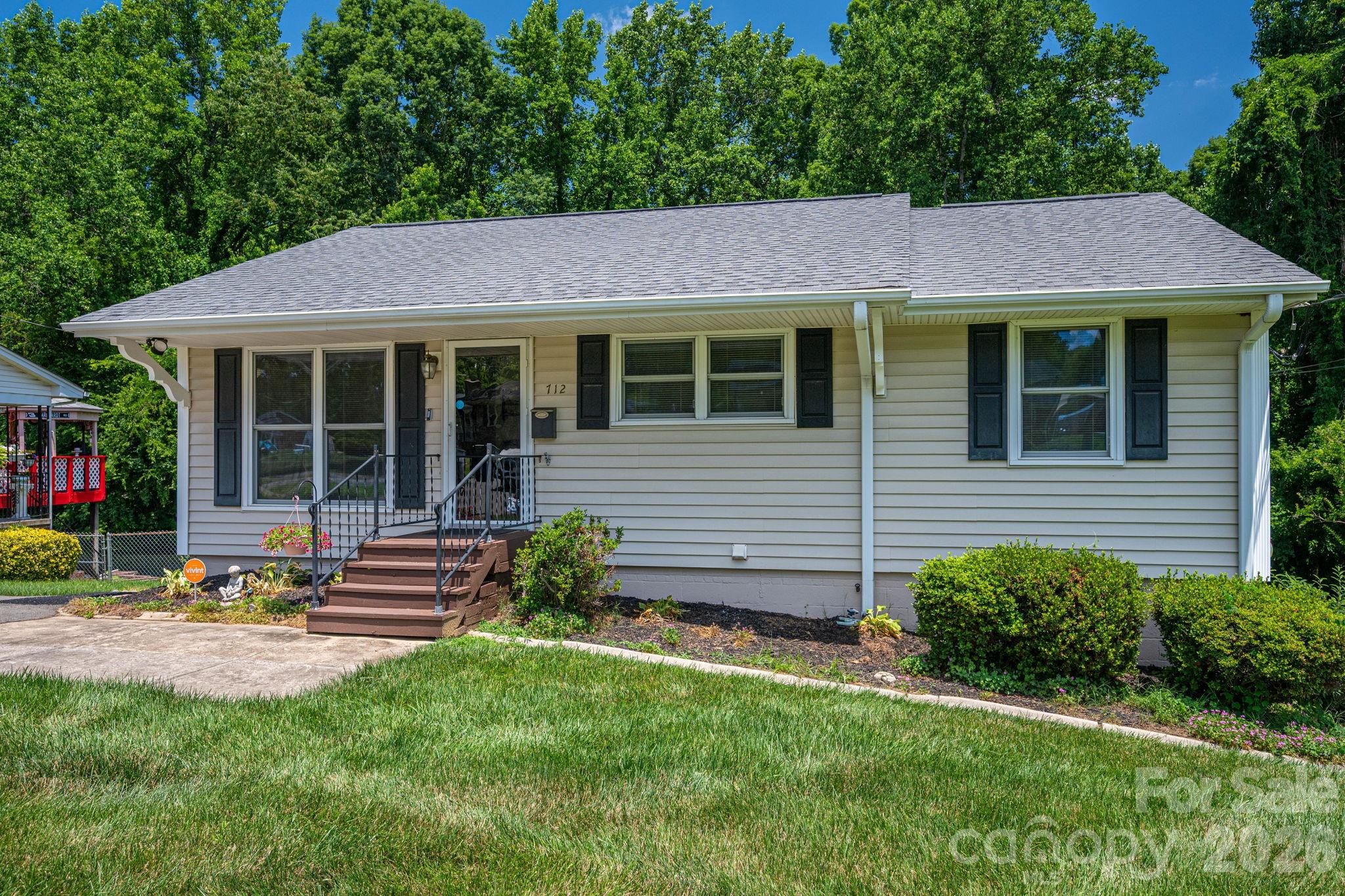 712 Crestwood Avenue Property Photo 5