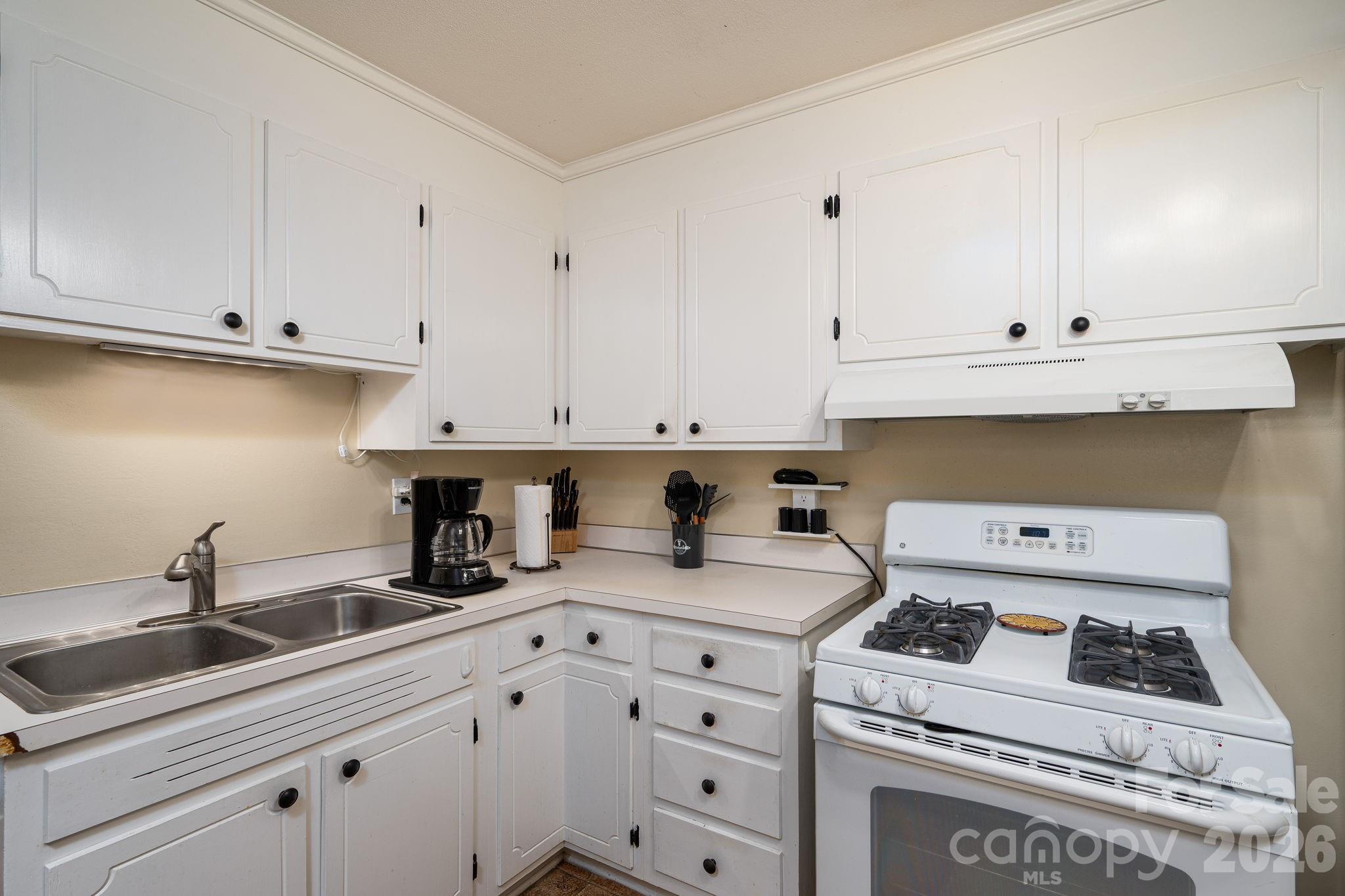 712 Crestwood Avenue Property Photo 10