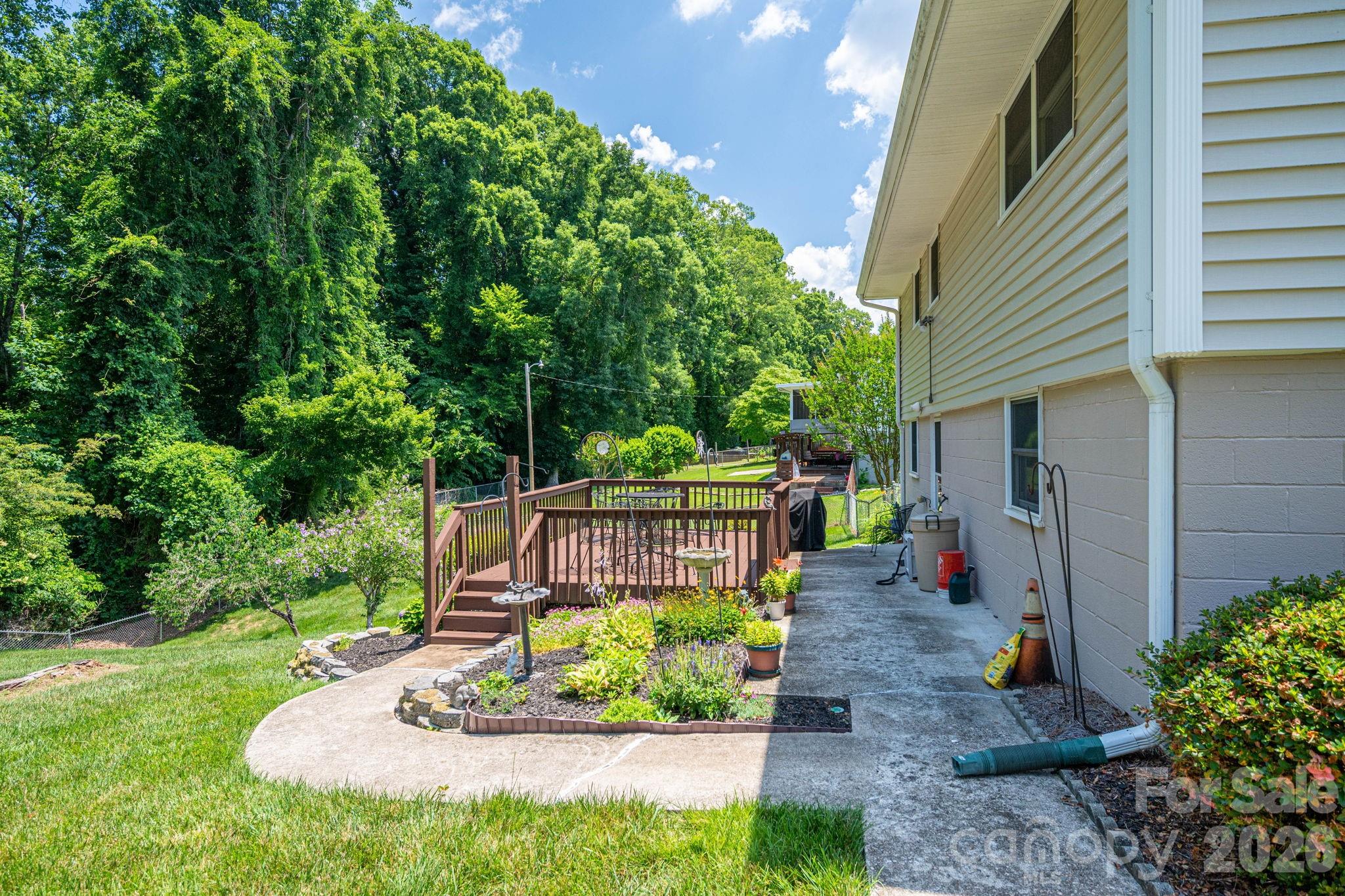 712 Crestwood Avenue Property Photo 27