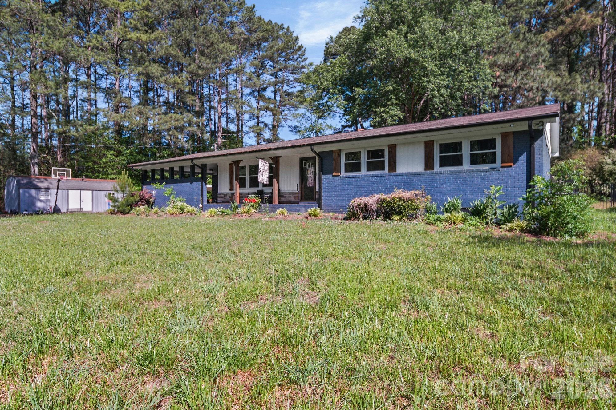 809 Elaine Drive Property Photo 3