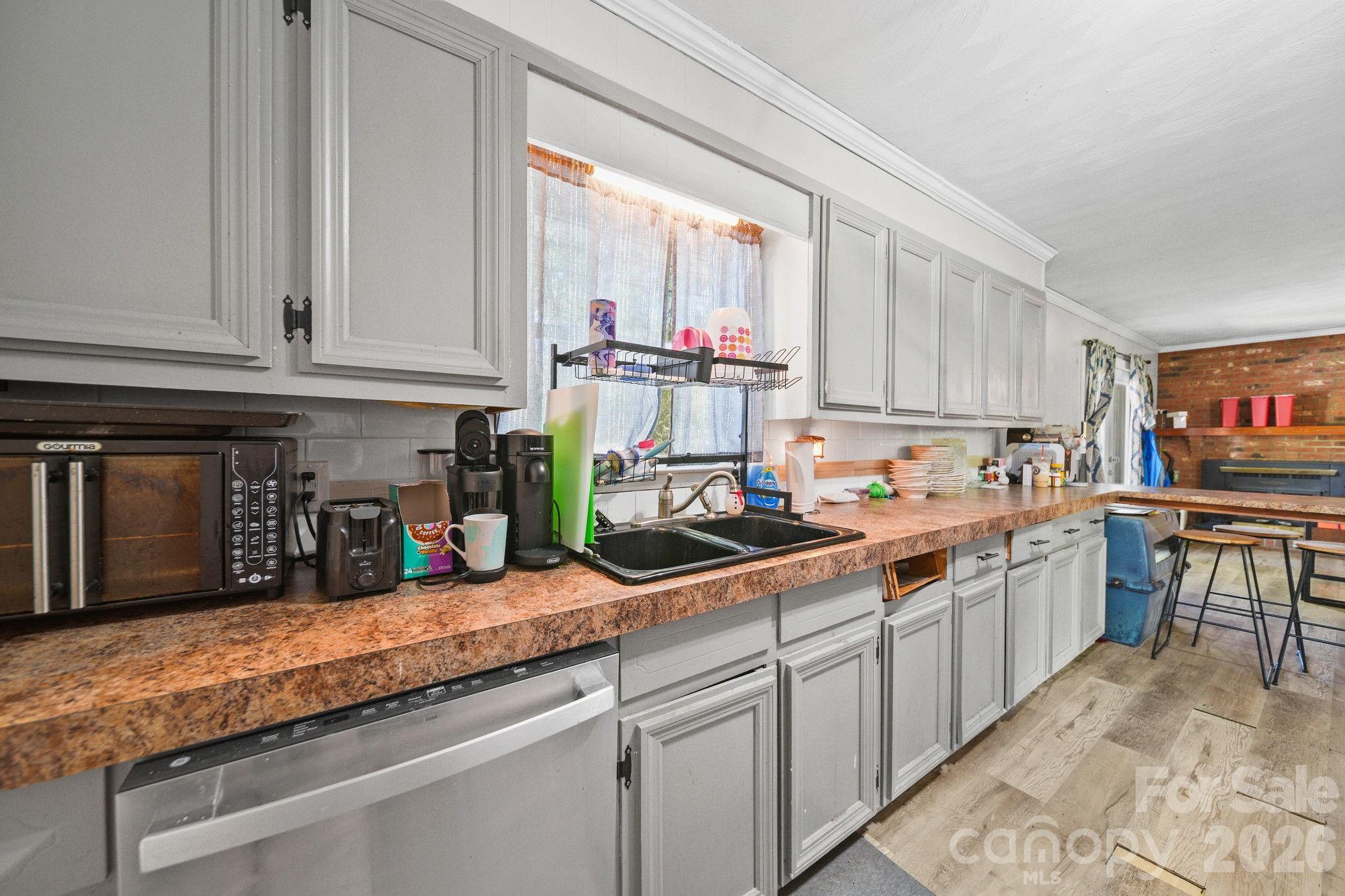809 Elaine Drive Property Photo 10