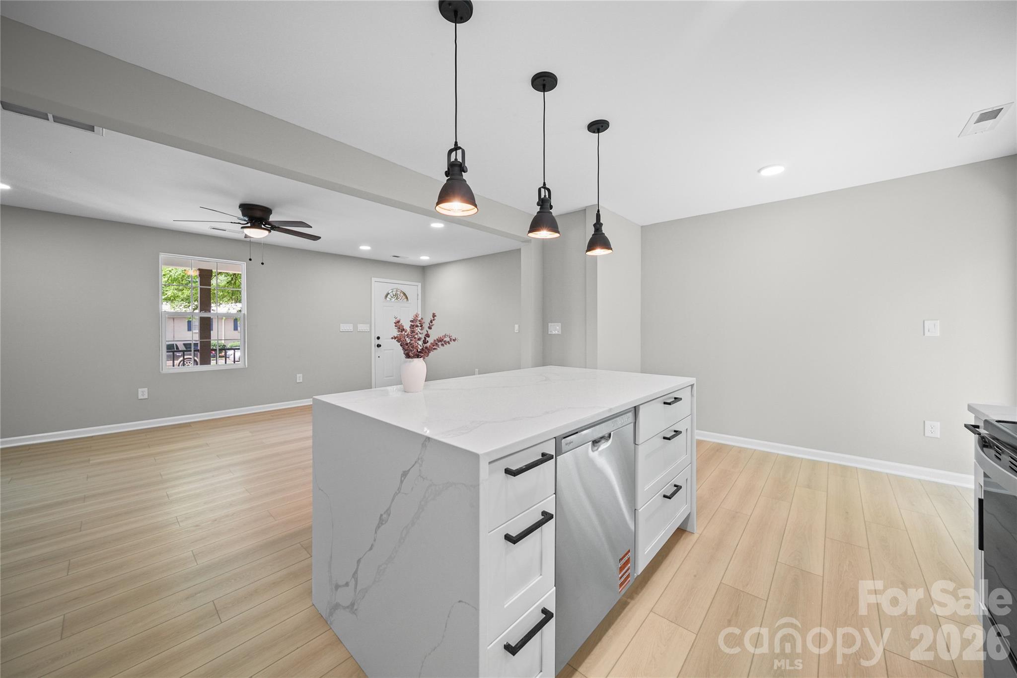 1421 Tyvola Road Property Photo 8