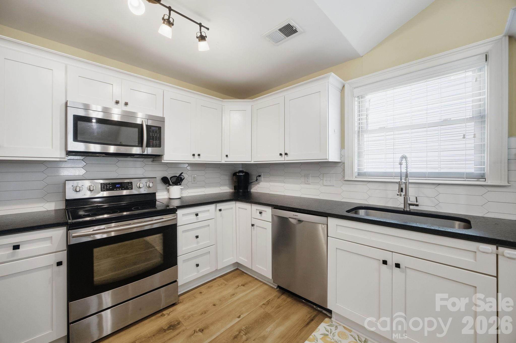 1742 Dunkirk Drive Property Photo 12