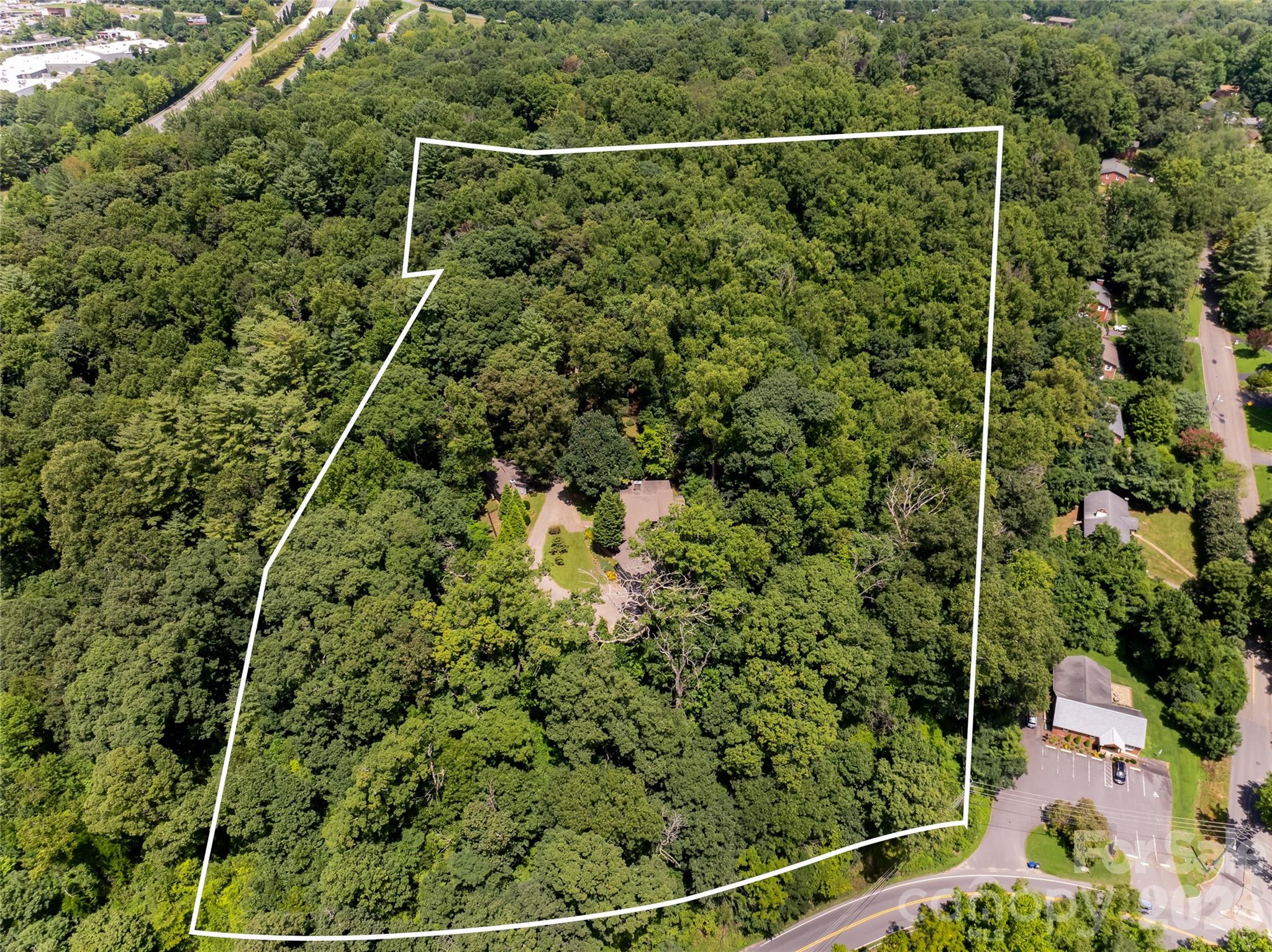 711 Shawnee Trail Property Photo 2