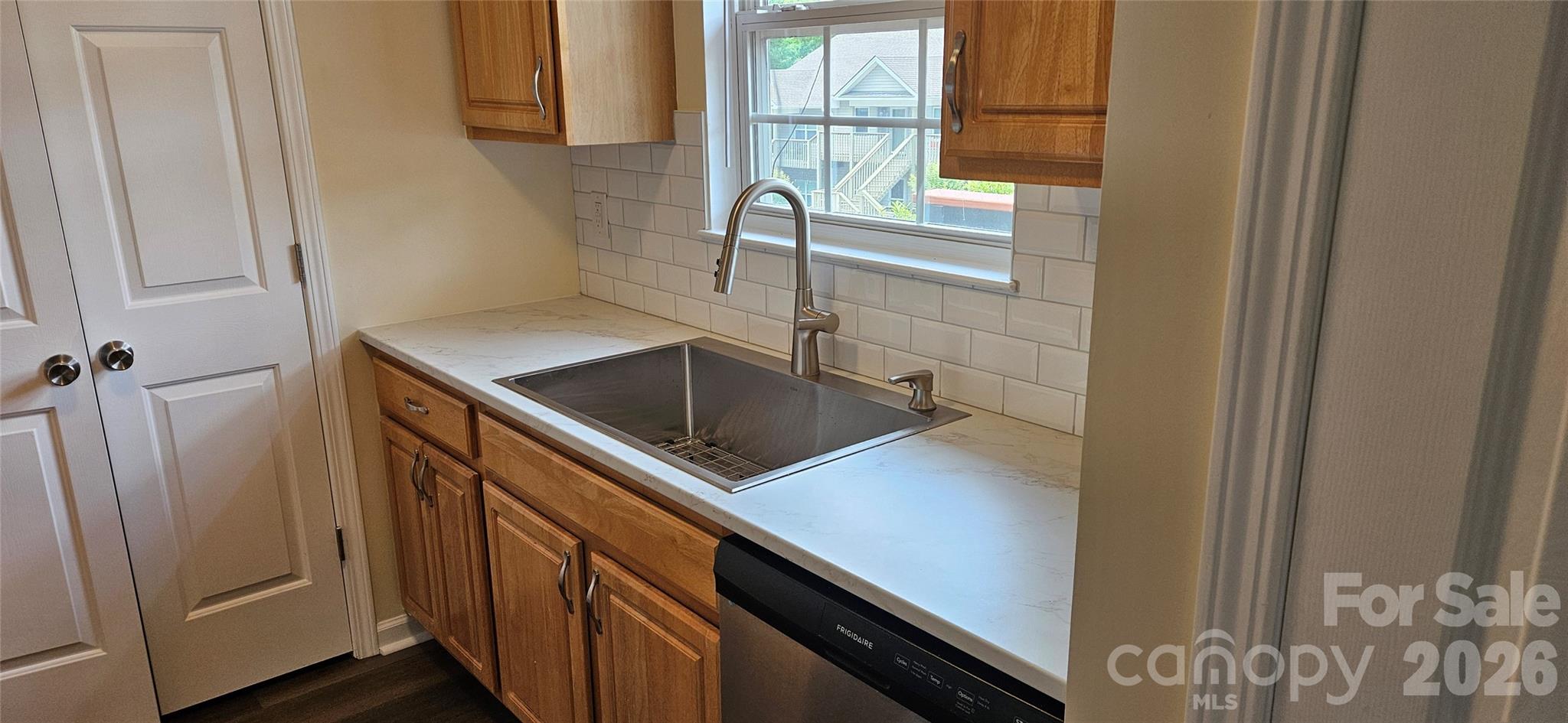 605 Carlyle Way Property Photo 3
