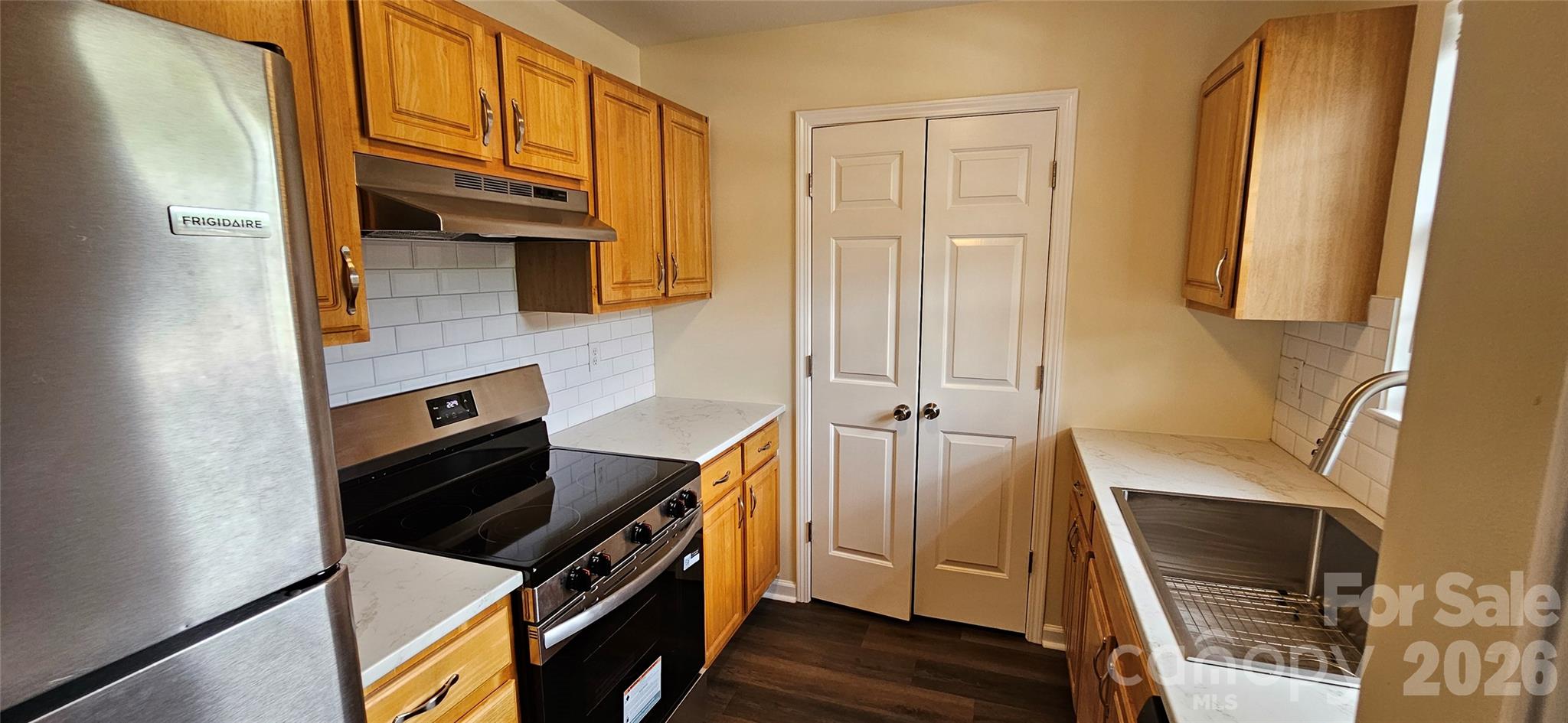 605 Carlyle Way Property Photo 4