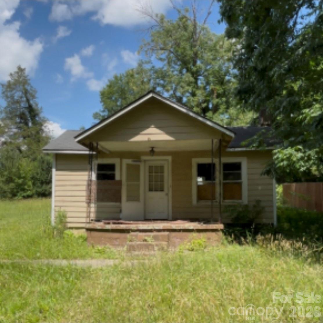 2706 Sunset Drive Property Photo 1