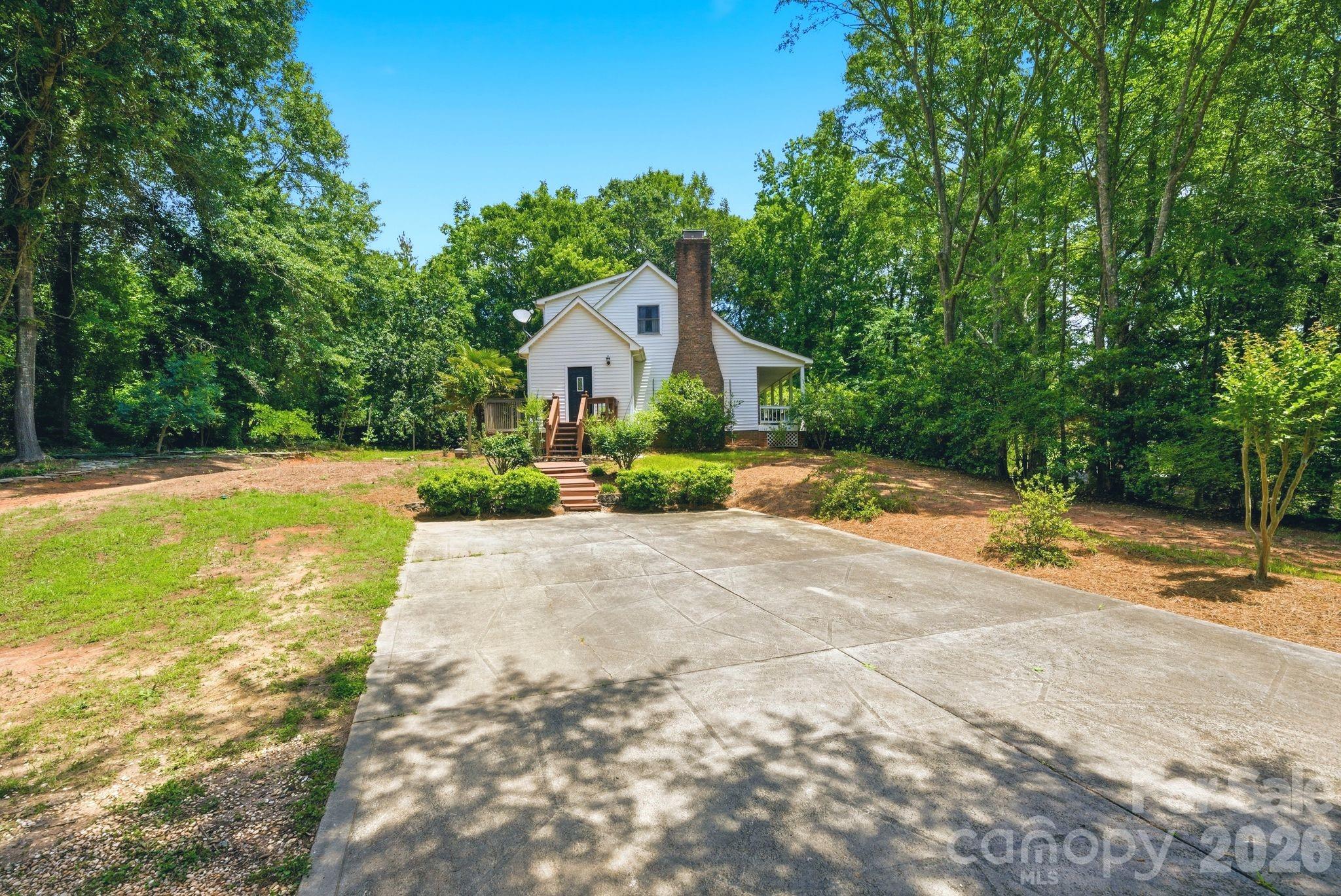 9143 Sadlers Ridge Road Property Photo 1