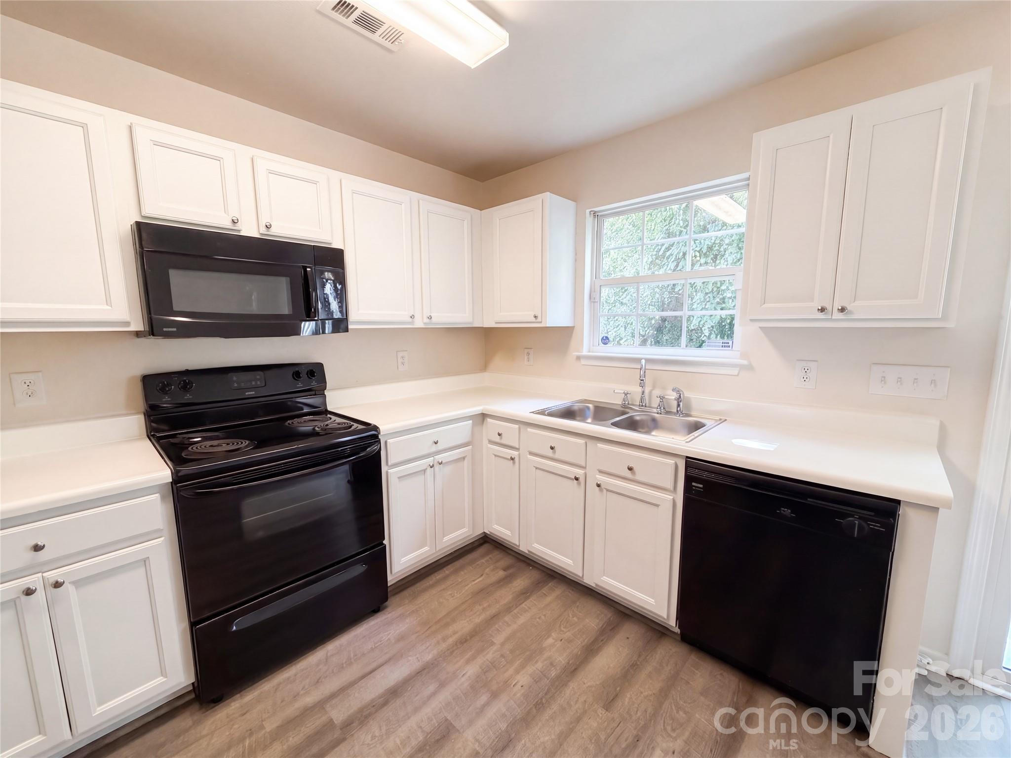 1131 Jordans Pond Lane Property Photo 6