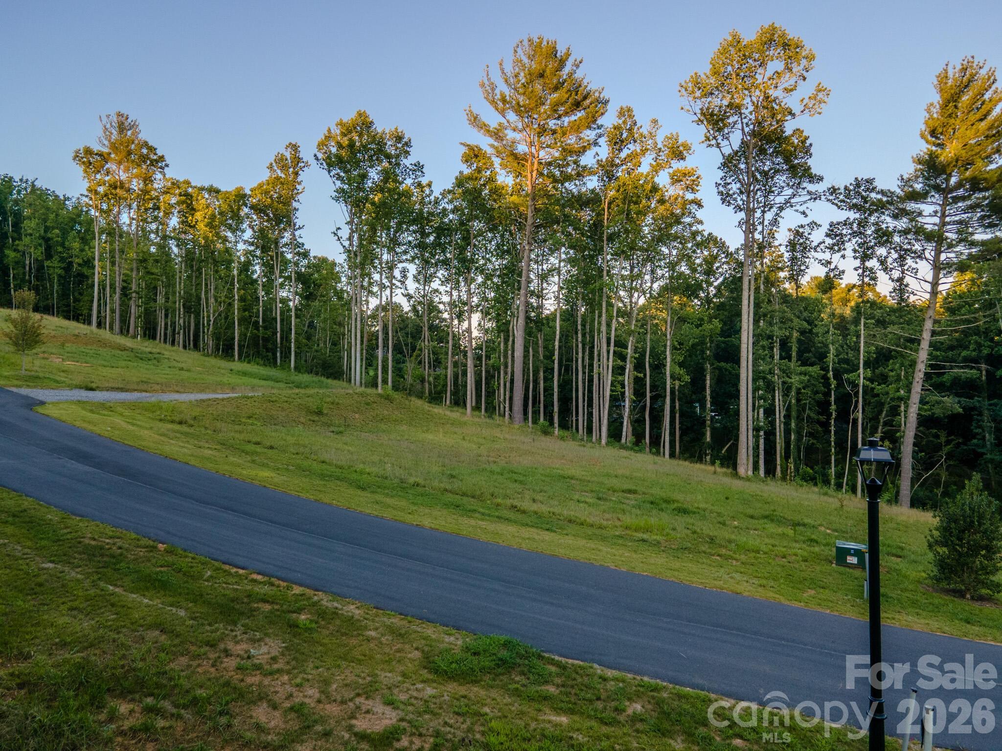 425 Irvine Drive Property Photo 2