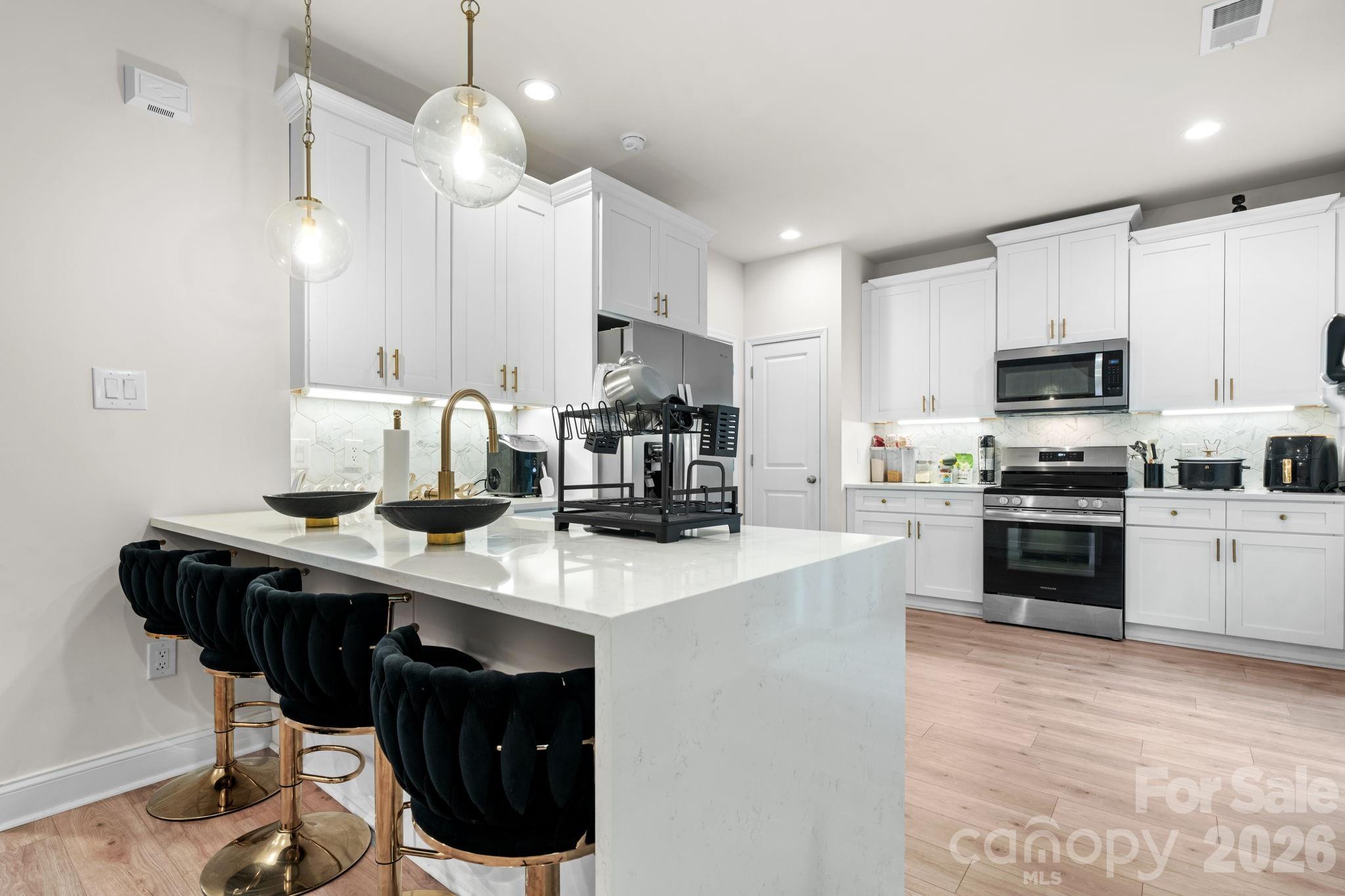 2130 N New Hope Road Property Photo 6
