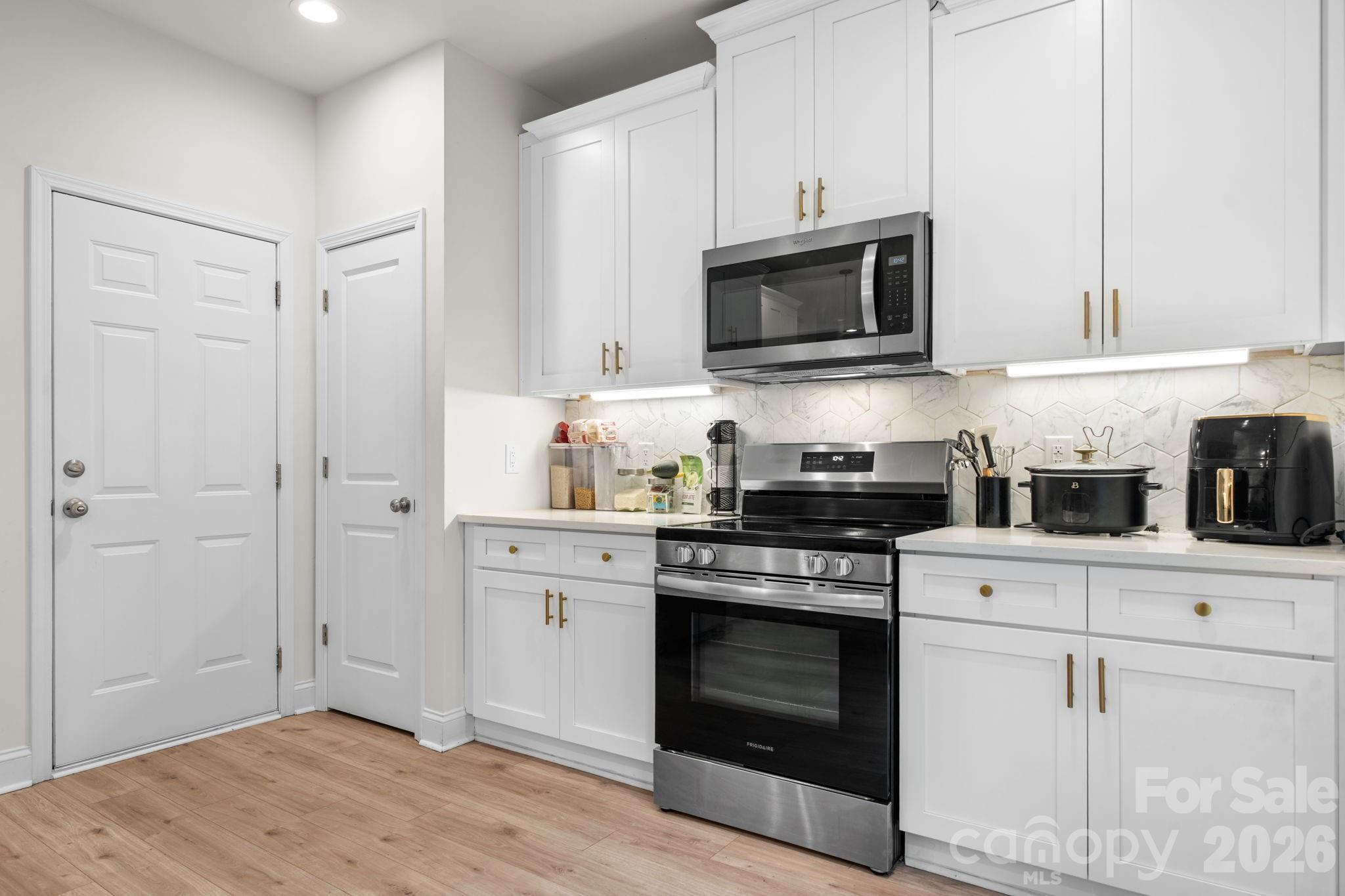 2130 N New Hope Road Property Photo 8