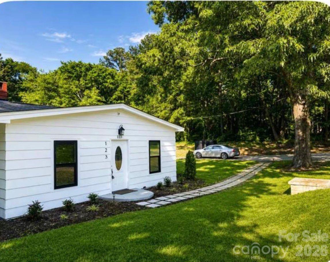 123 Riverside Drive Property Photo 1